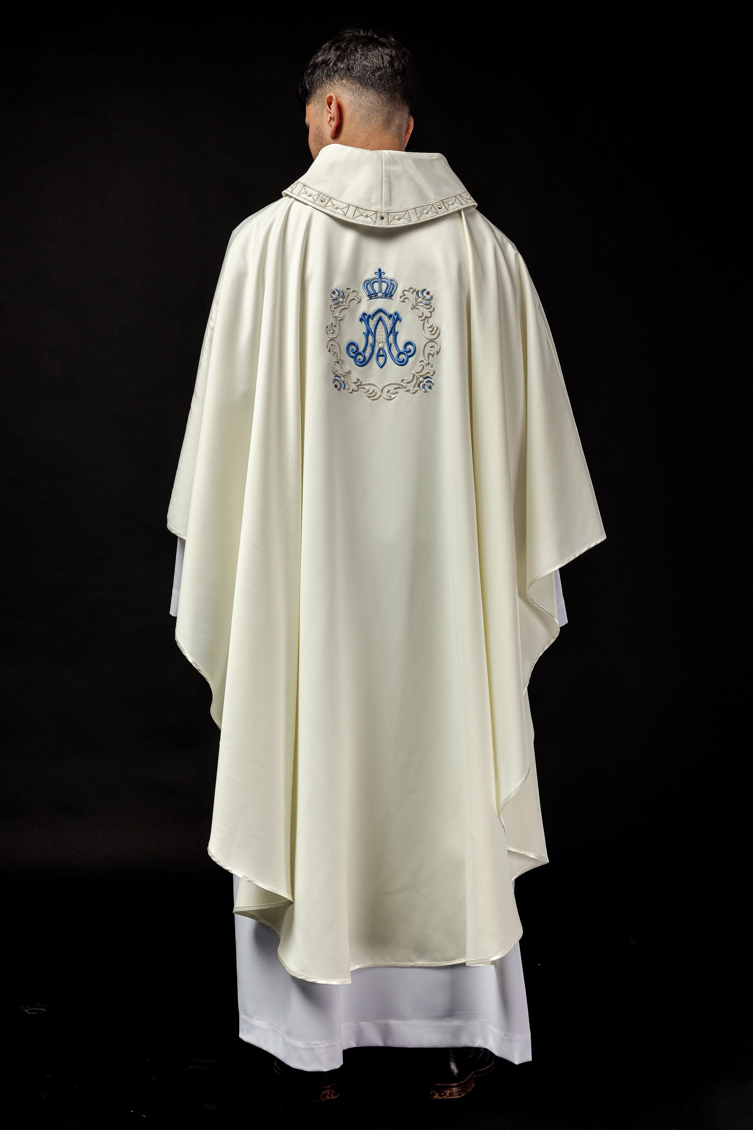 Chasuble with embroidered Marian image - HAFTINAUSA.COM