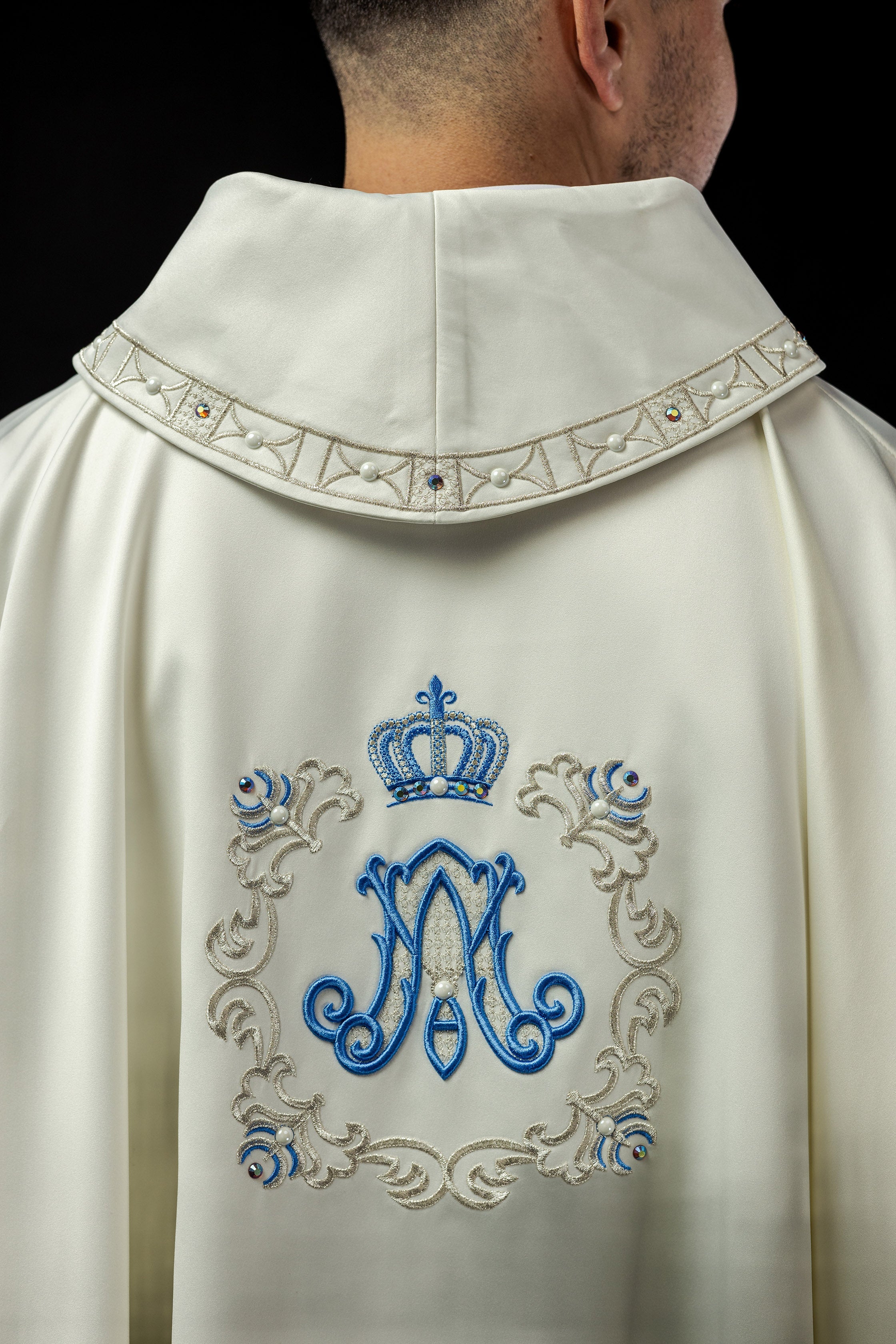 Chasuble with embroidered Marian image - HAFTINAUSA.COM