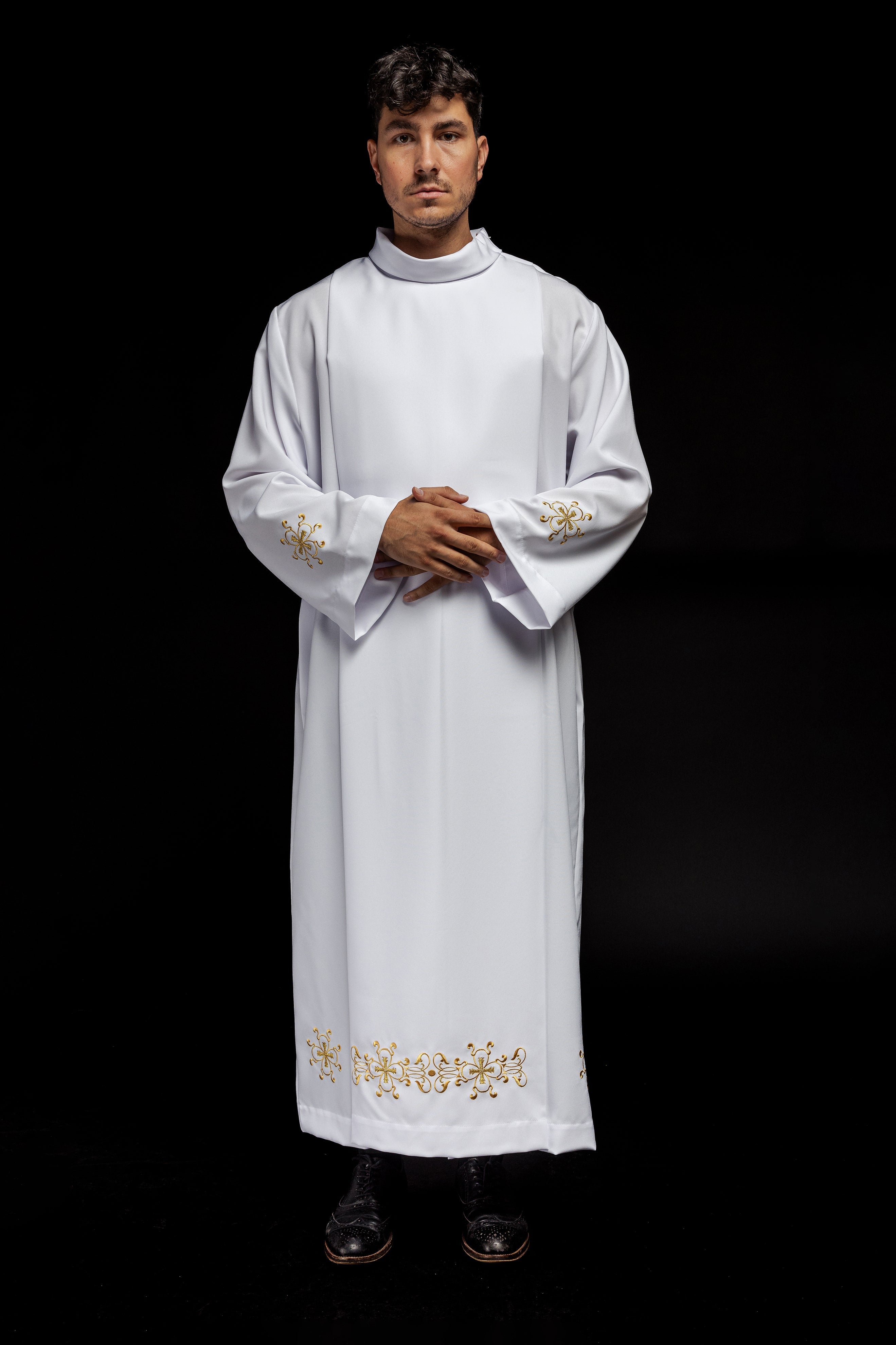 Liturgical alb with turtleneck decorated with embroidery white