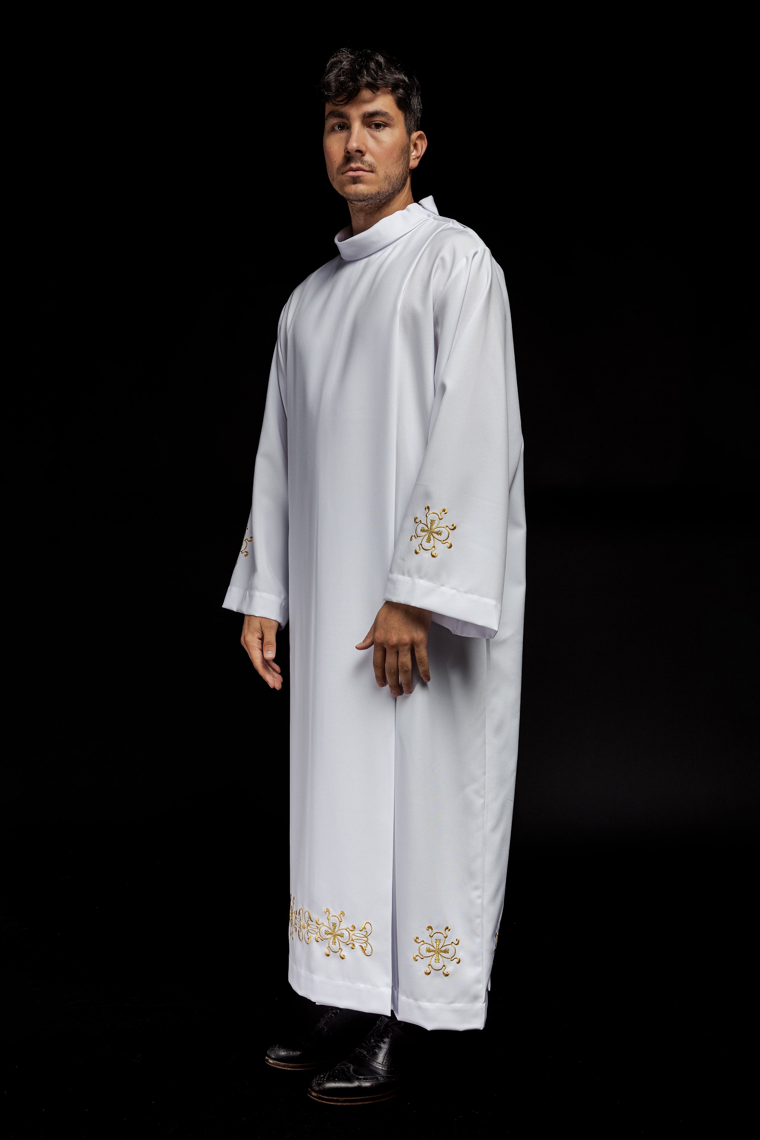 Liturgical alb with turtleneck decorated with embroidery white