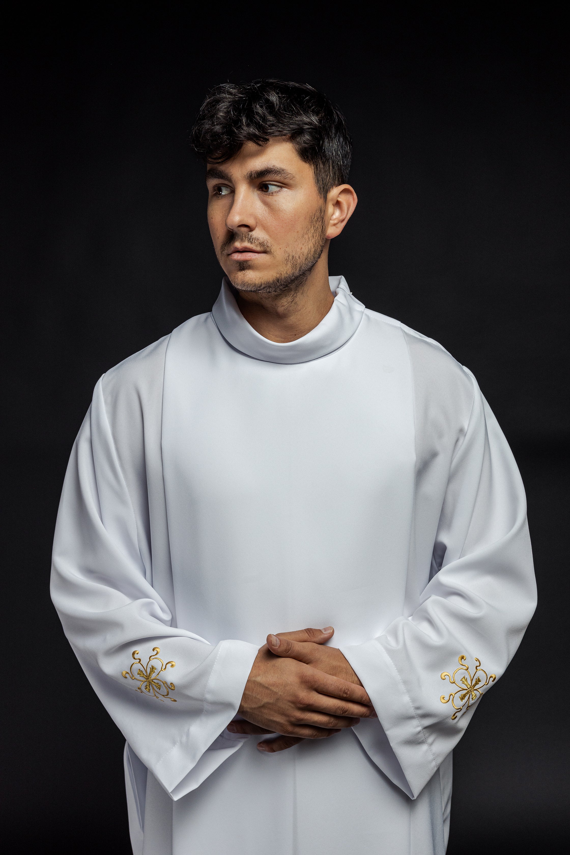 Liturgical alb with turtleneck decorated with embroidery white