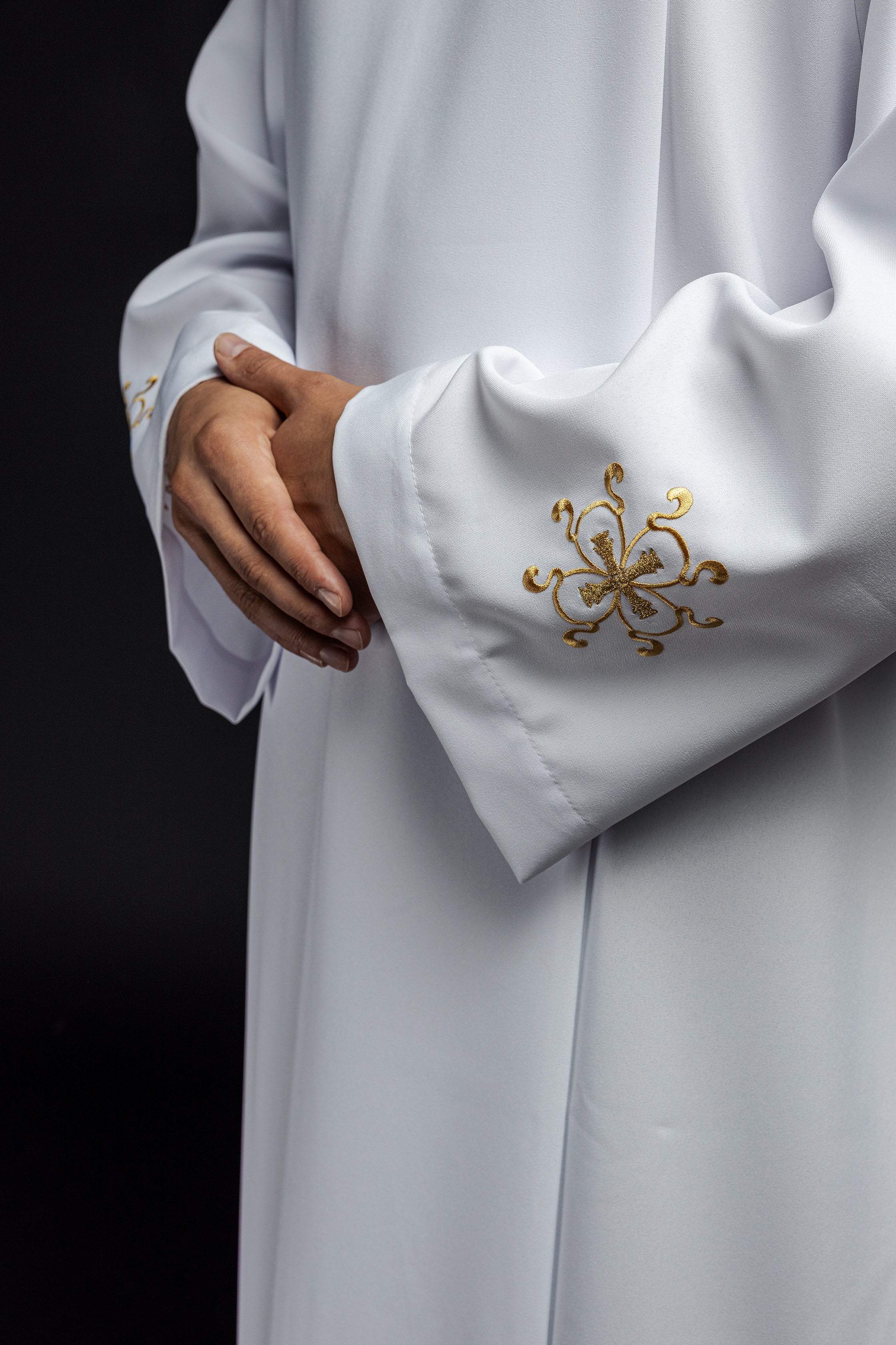 Liturgical alb with turtleneck decorated with embroidery white