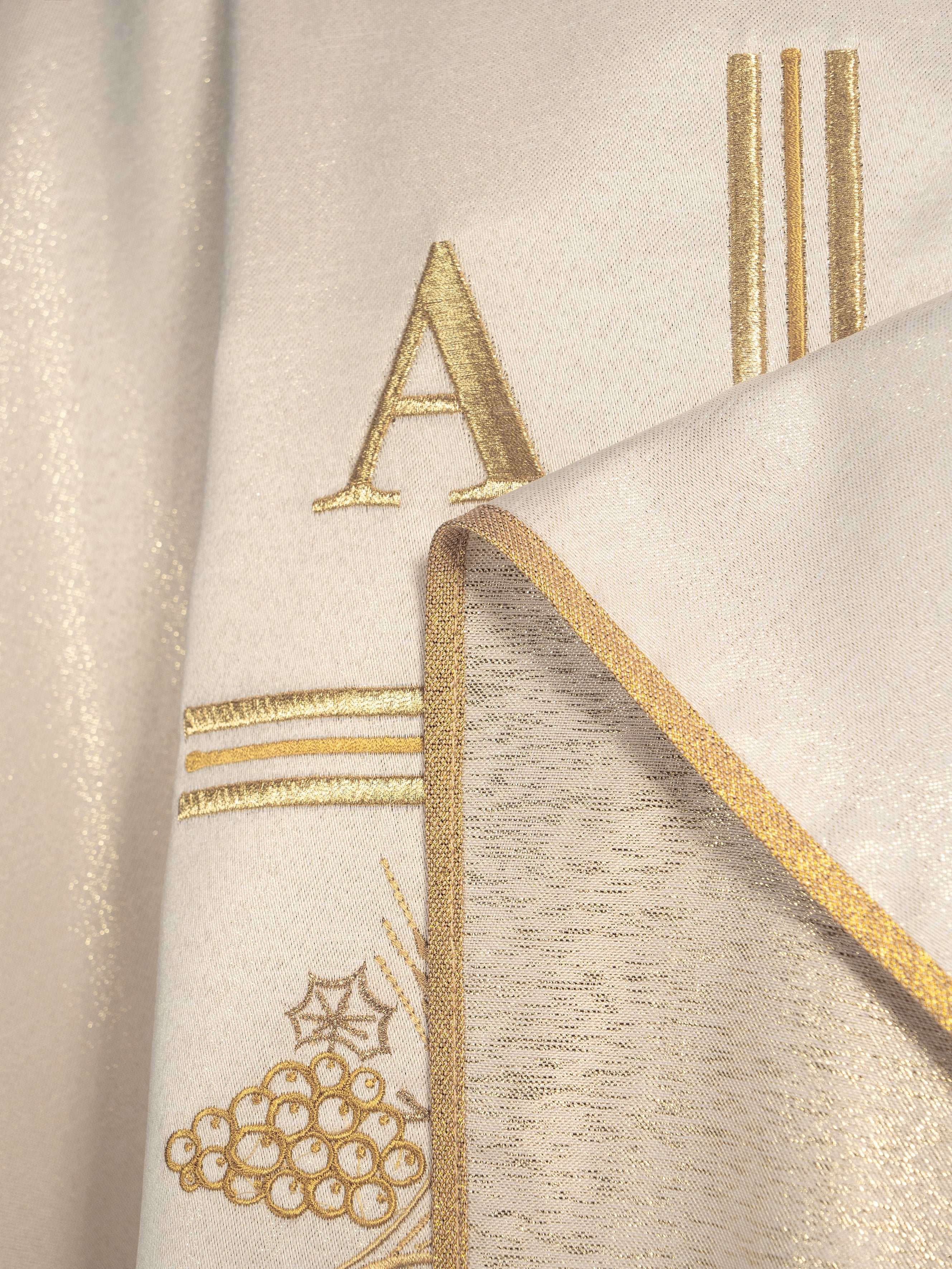 Chasuble with embroidered cross and motifs of Alpha and Omega and ears in ecru color