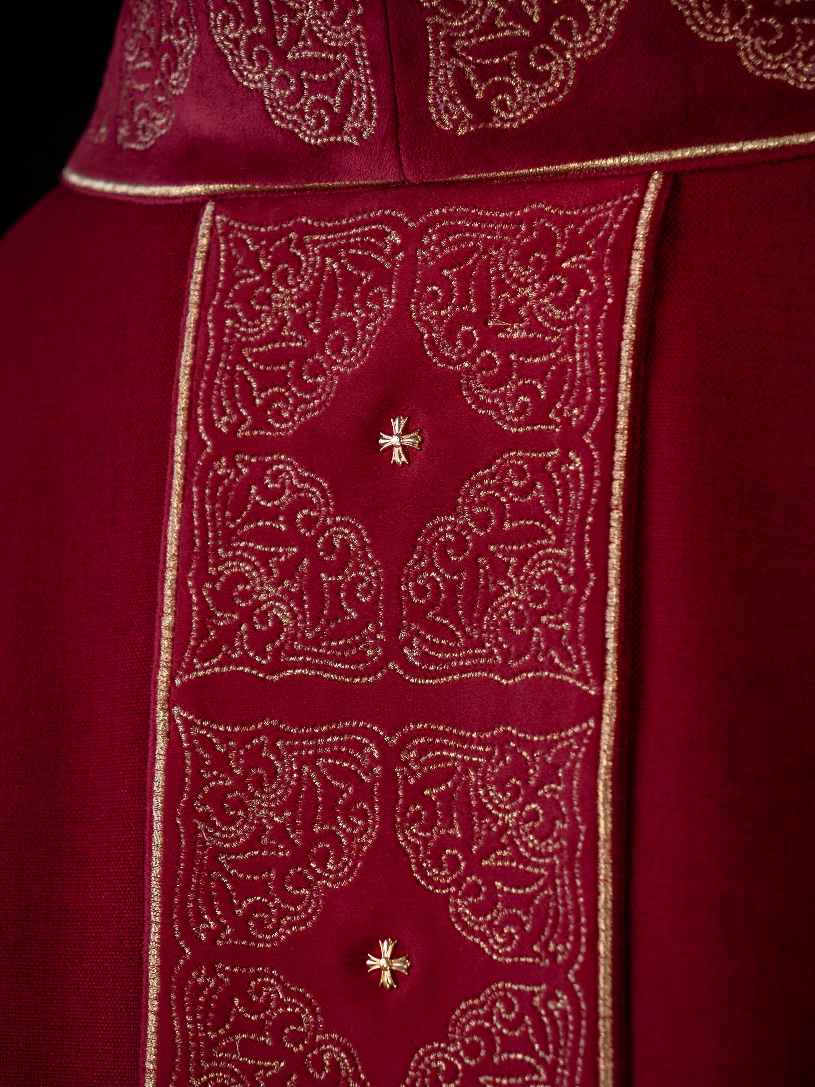 Chasuble with richly embroidered belt and collar in red