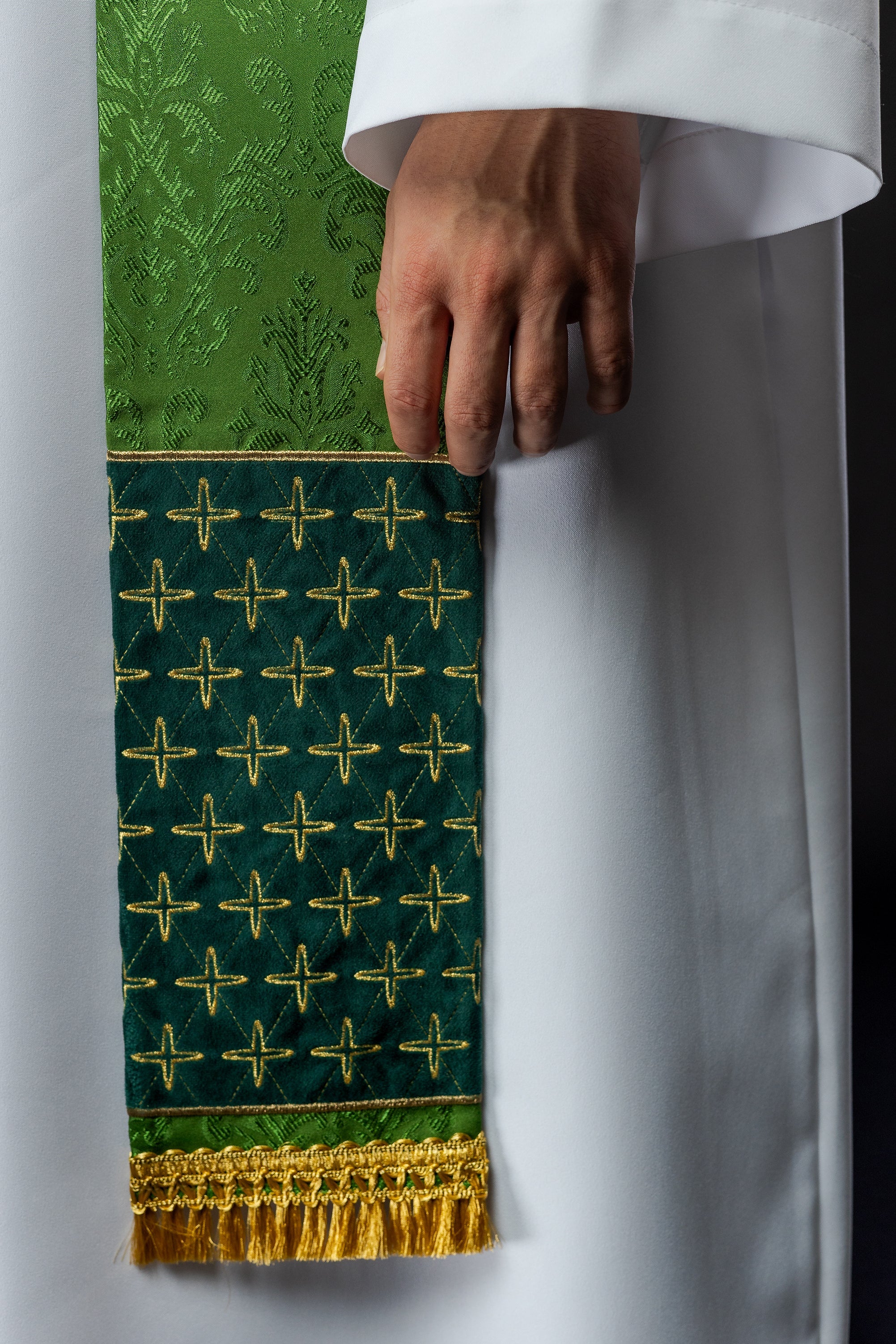 Priest stole in green made of jacquard texture