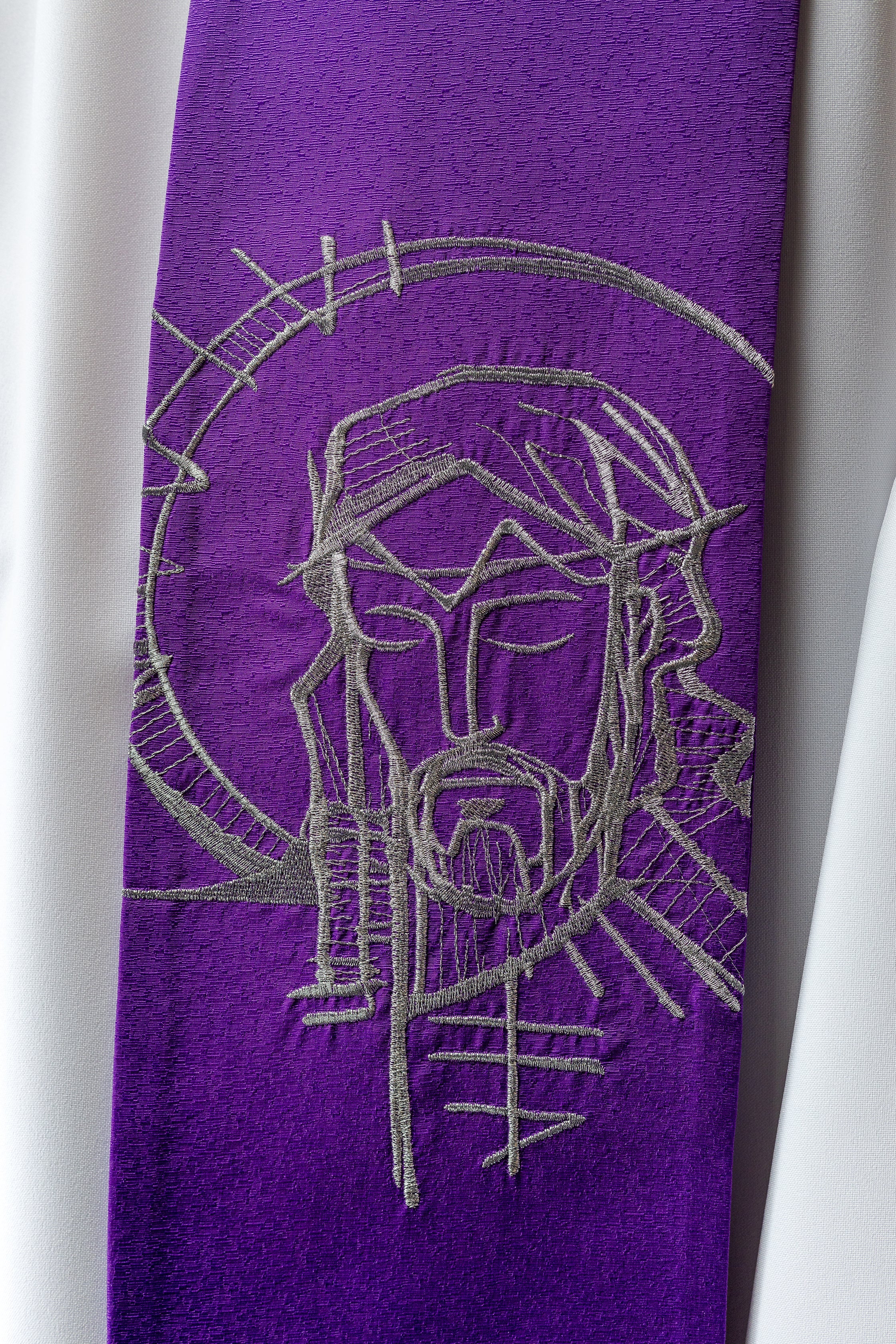 Embroidered stole for Lent with Jesus - HAFTINAUSA.COM