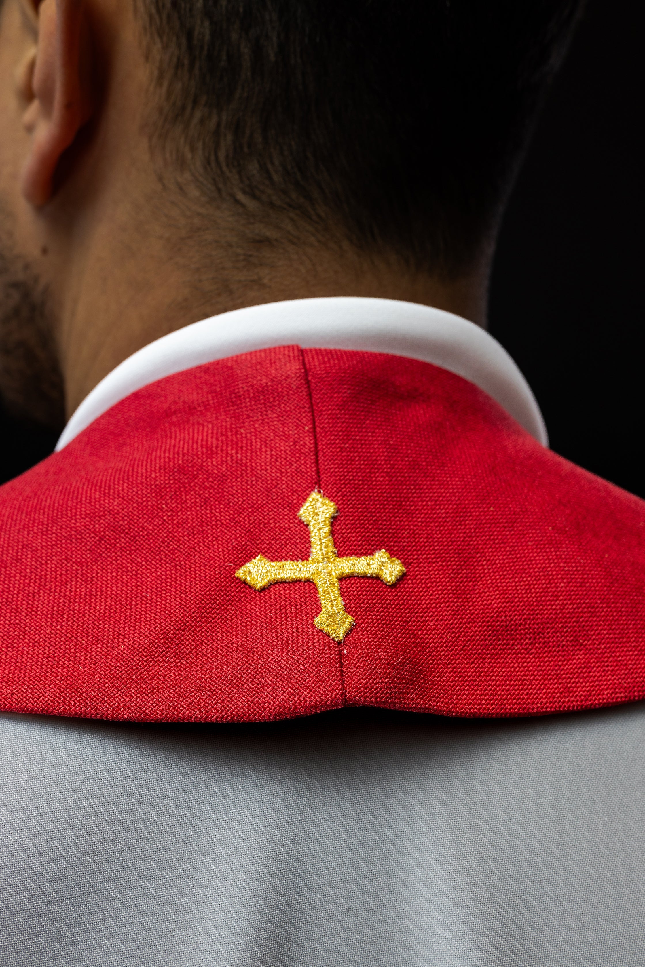 Embroidered stole with crosses red