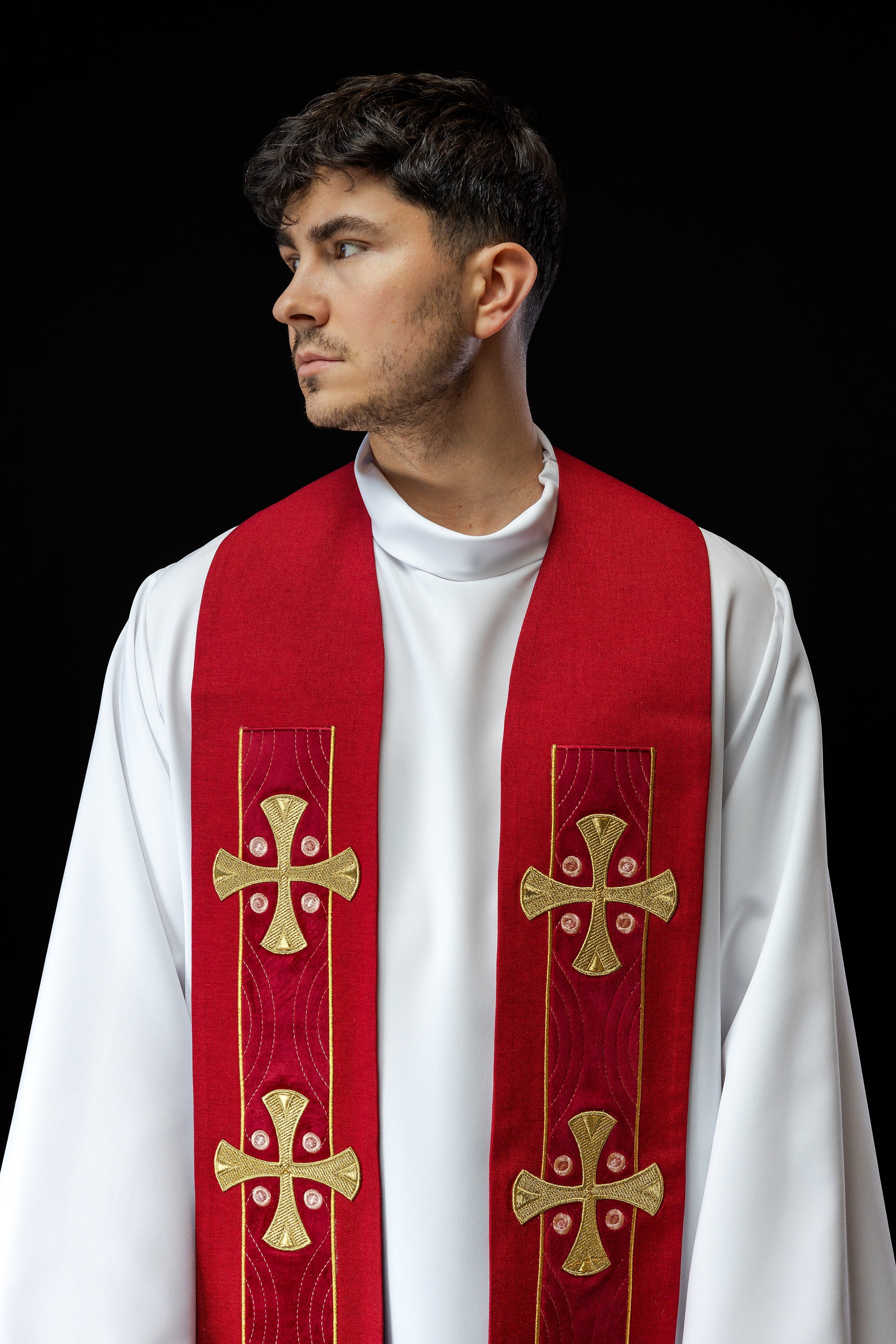 Embroidered stole with crosses red