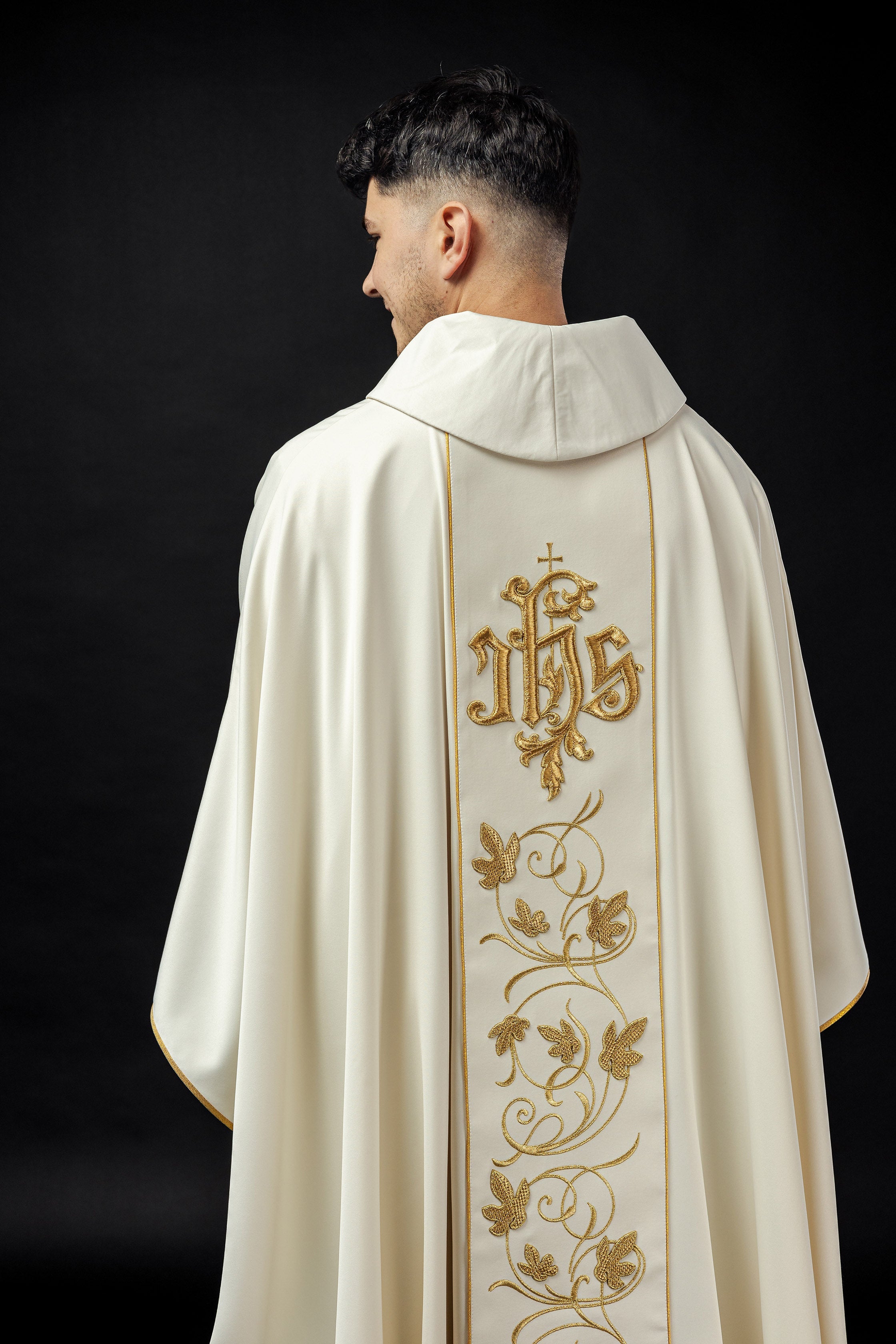 Ecru liturgical chasuble with richly decorated belt with floral motif and IHS