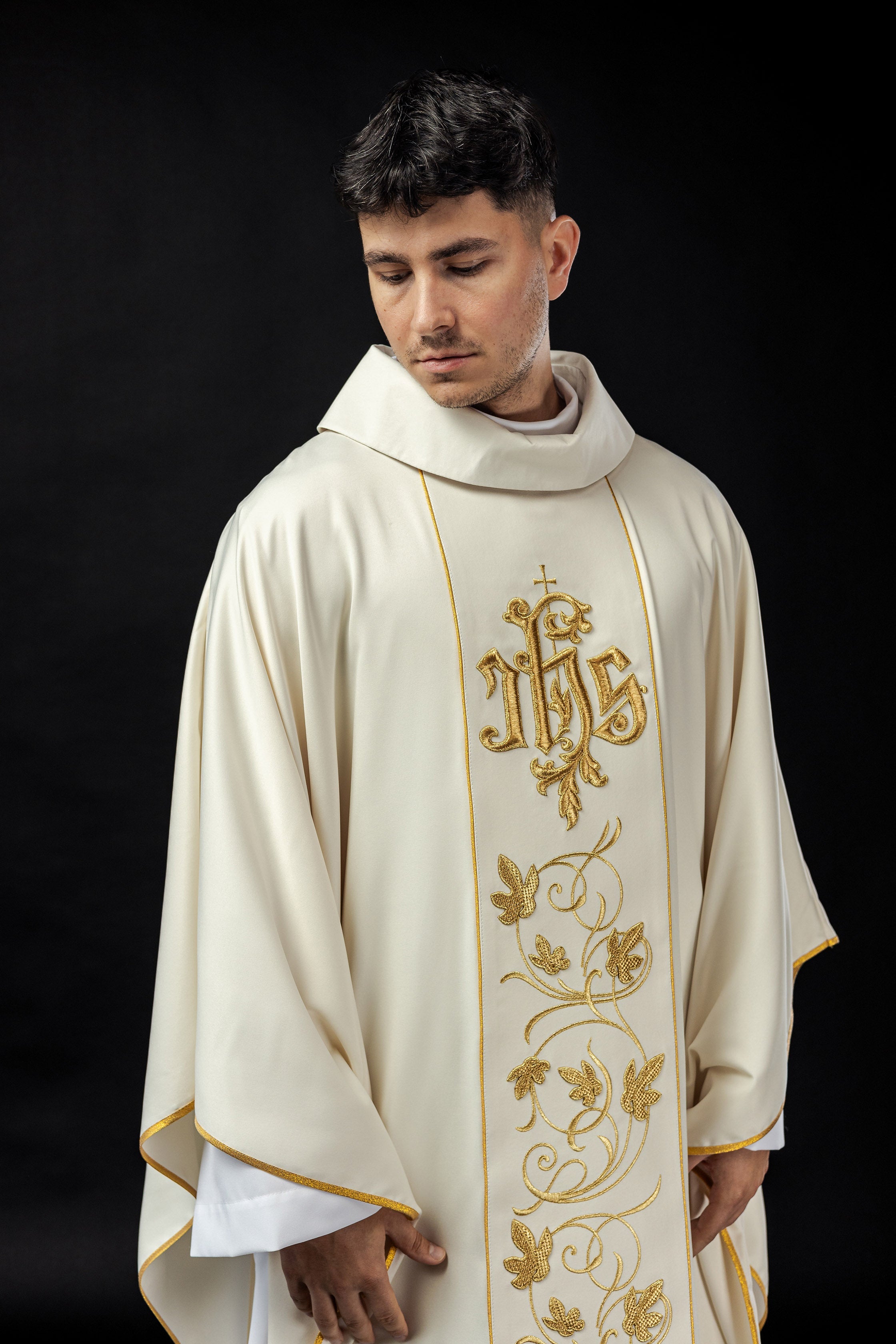 Ecru liturgical chasuble with richly decorated belt with floral motif and IHS