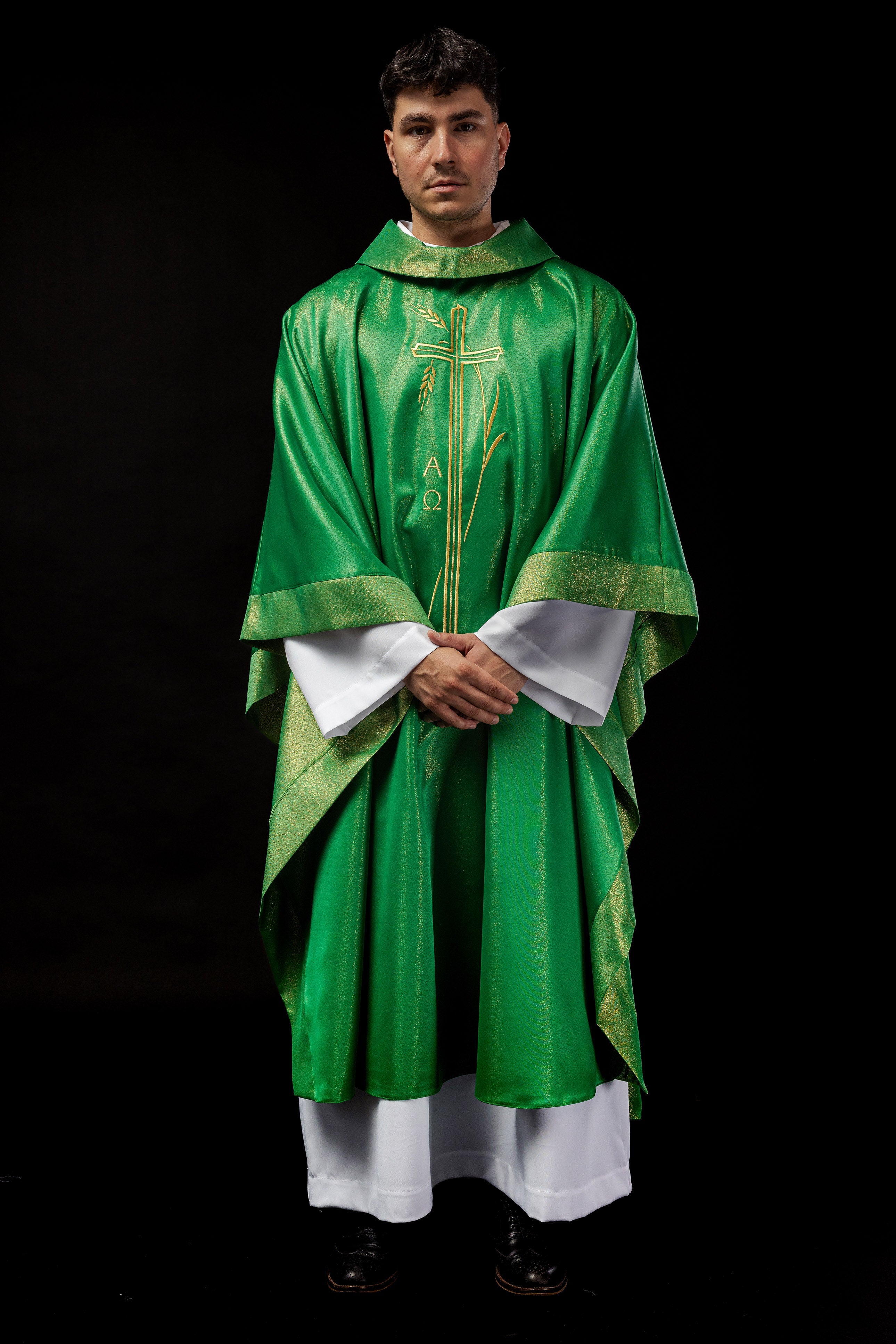 Chasuble with cross and ear motif in green color