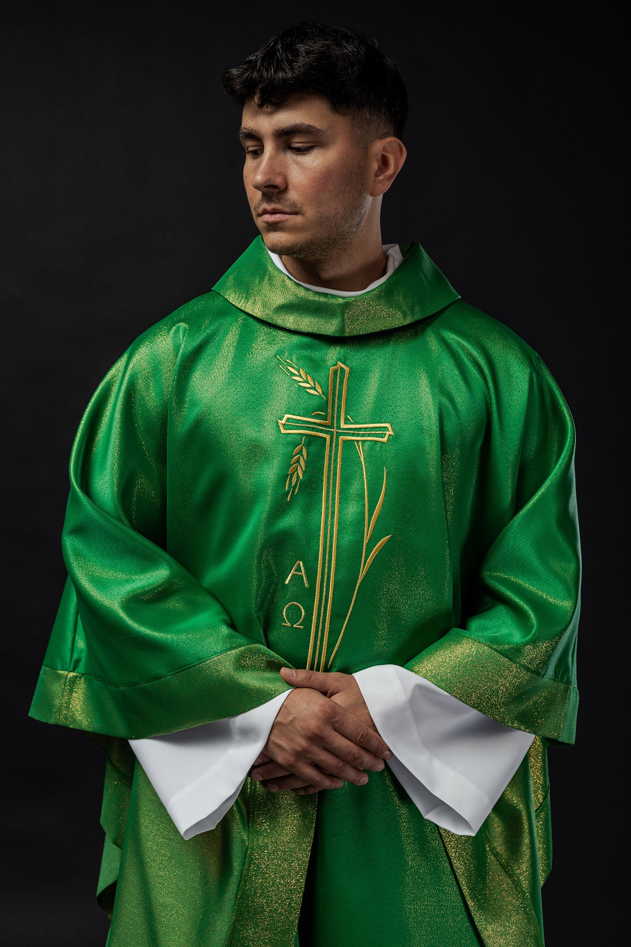 Chasuble with cross and ear motif in green color