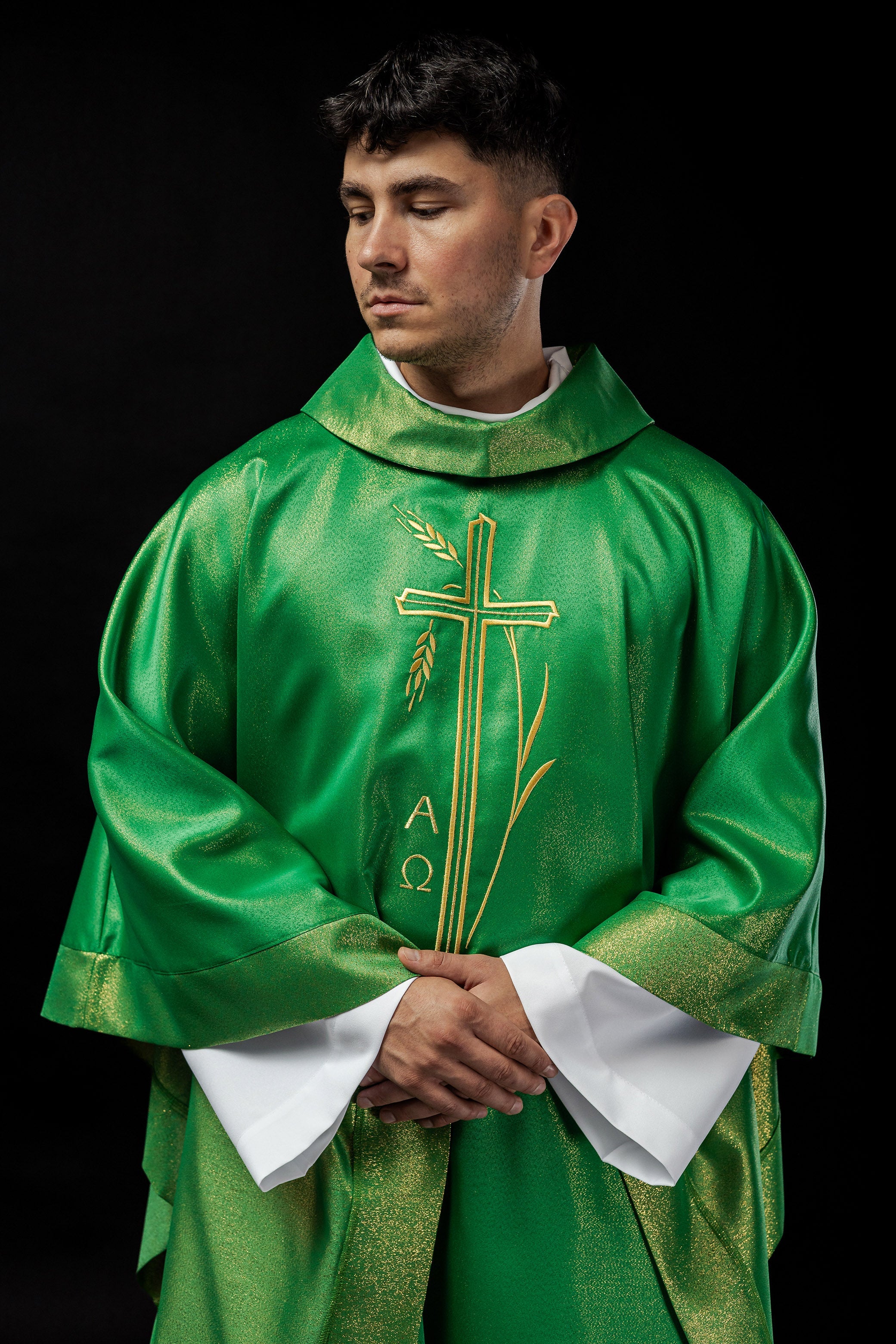 Chasuble with cross and ear motif in green color