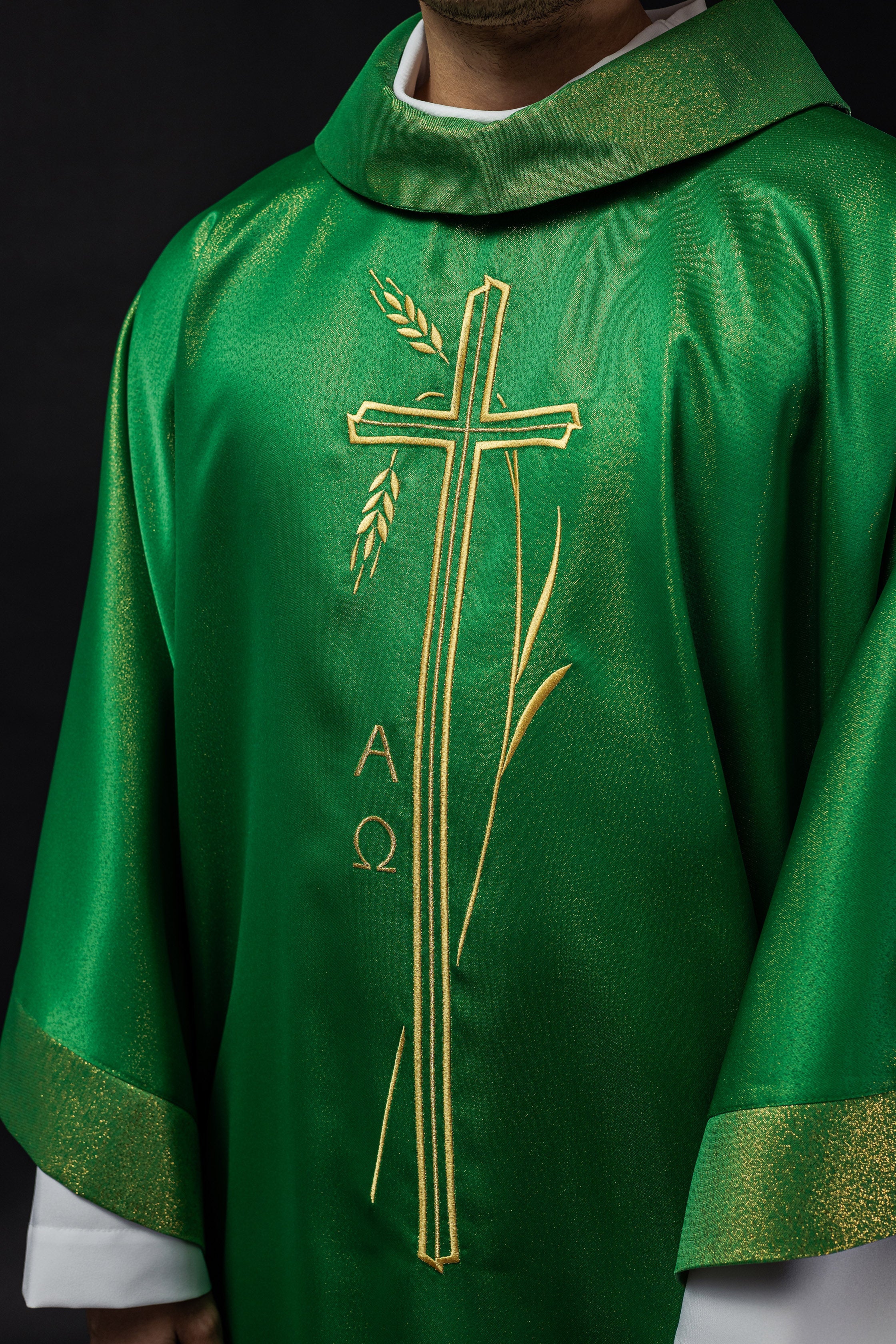 Chasuble with cross and ear motif in green color