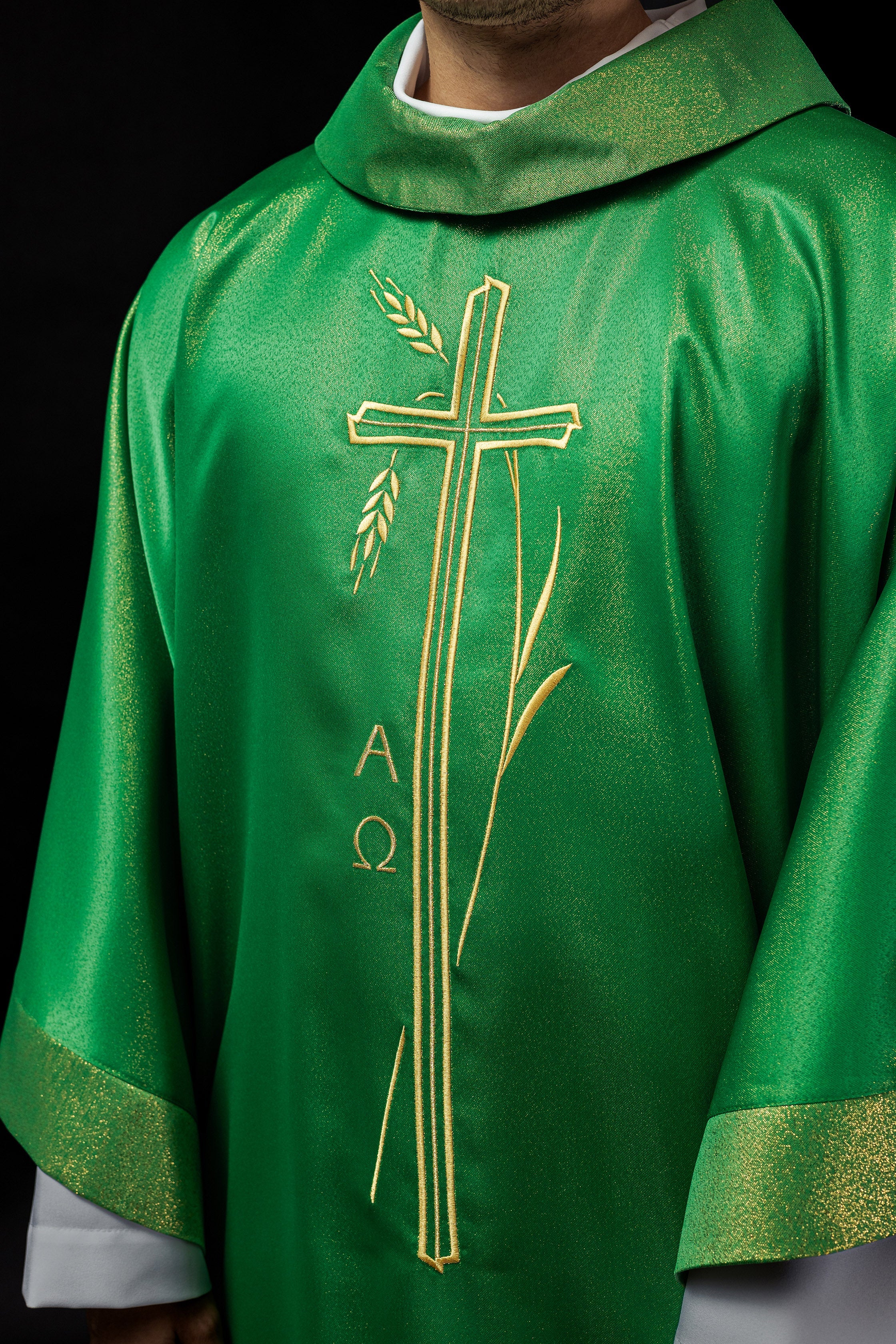 Chasuble with cross and ear motif in green color