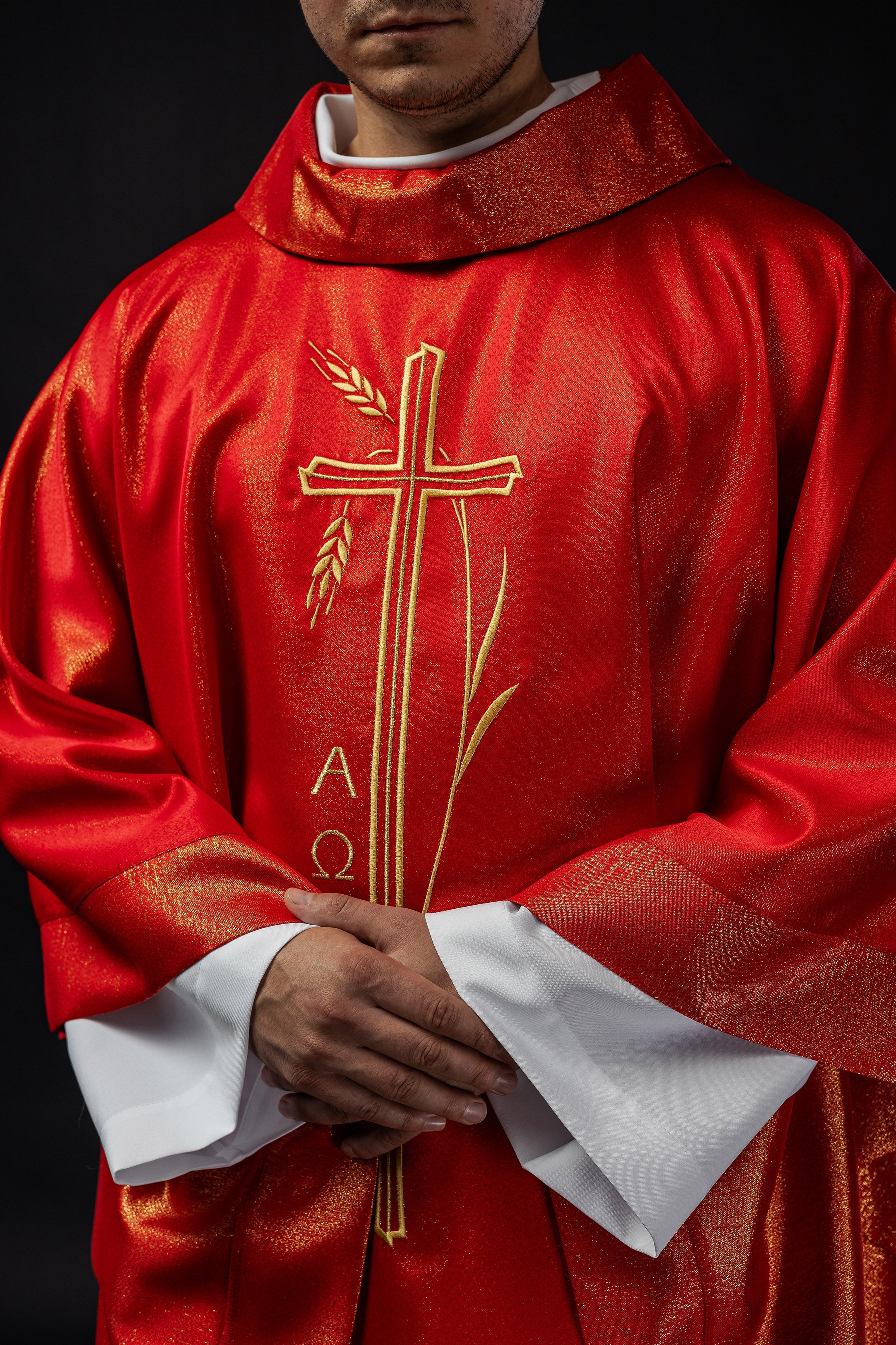 Chasuble with cross and ear motif in red color