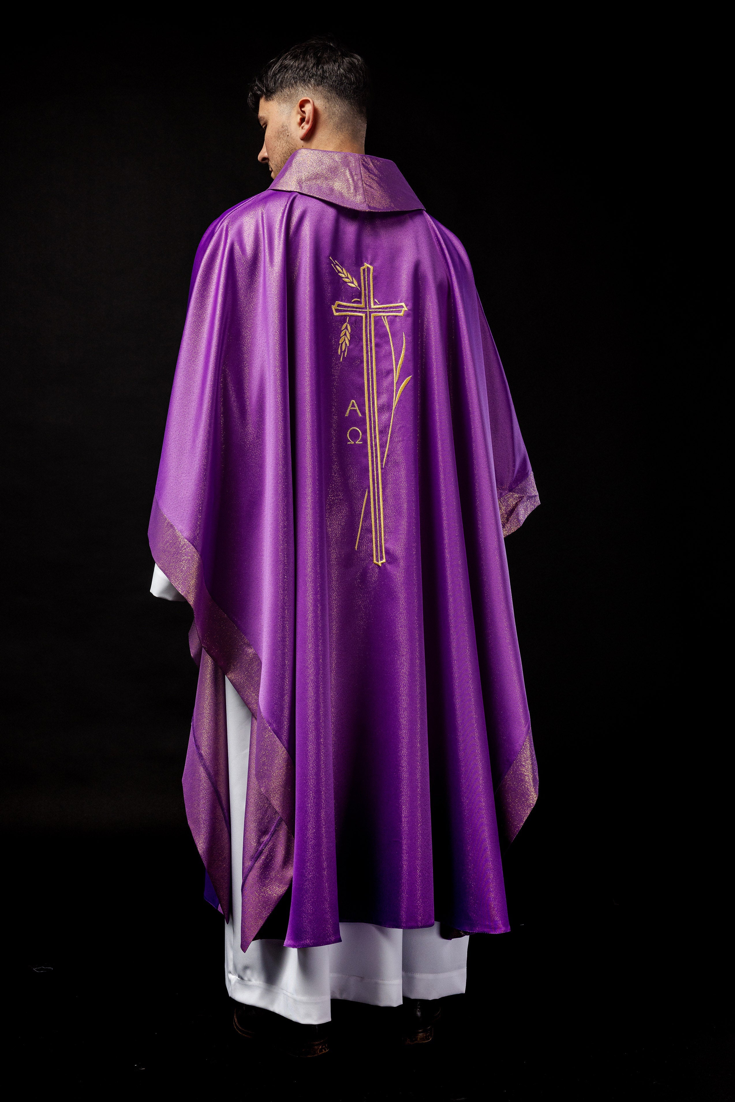 Chasuble with cross and ear motif in purple color - HAFTINAUSA.COM