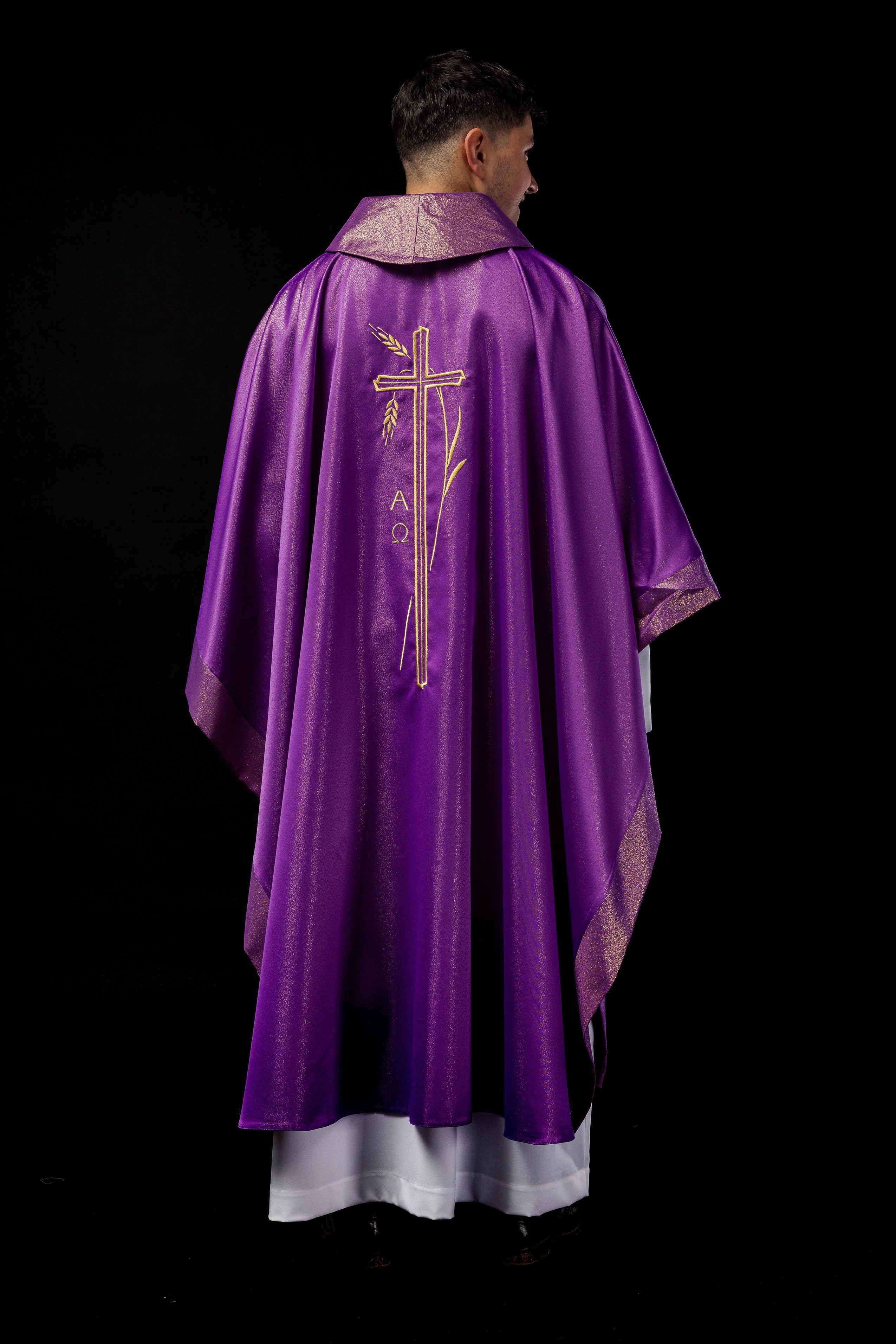 Chasuble with cross and ear motif in purple color