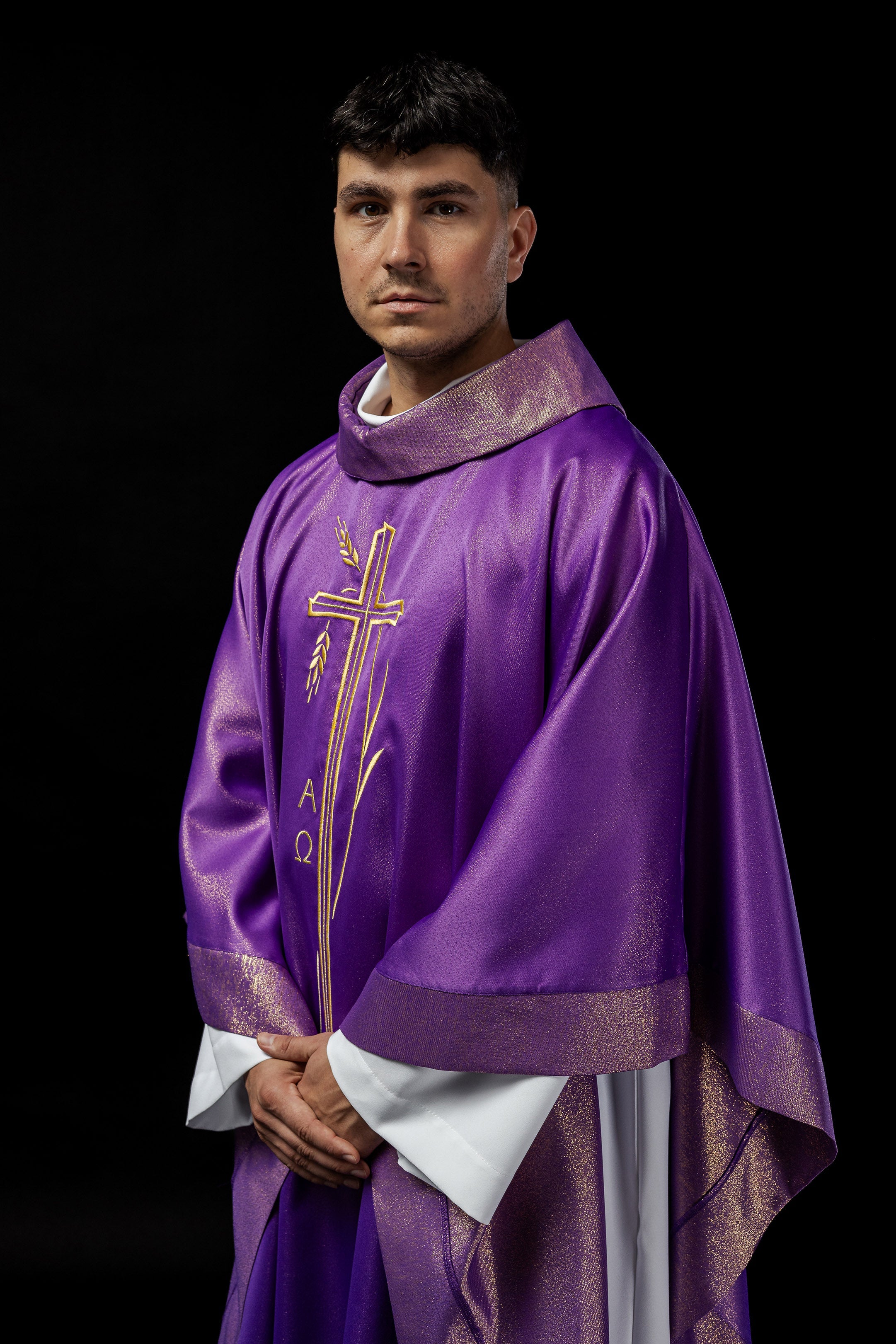 Chasuble with cross and ear motif in purple color - HAFTINAUSA.COM