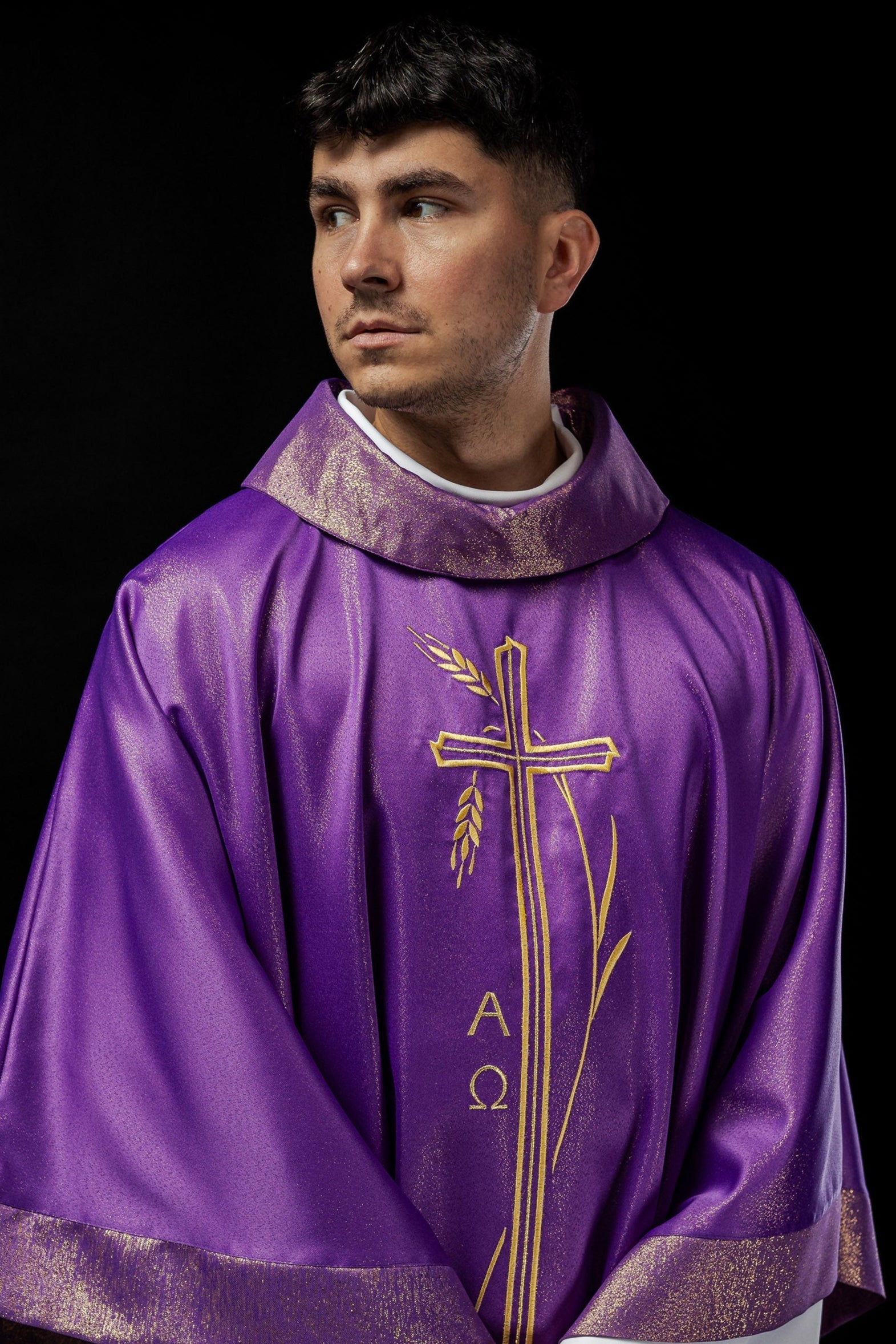 Chasuble with cross and ear motif in purple color