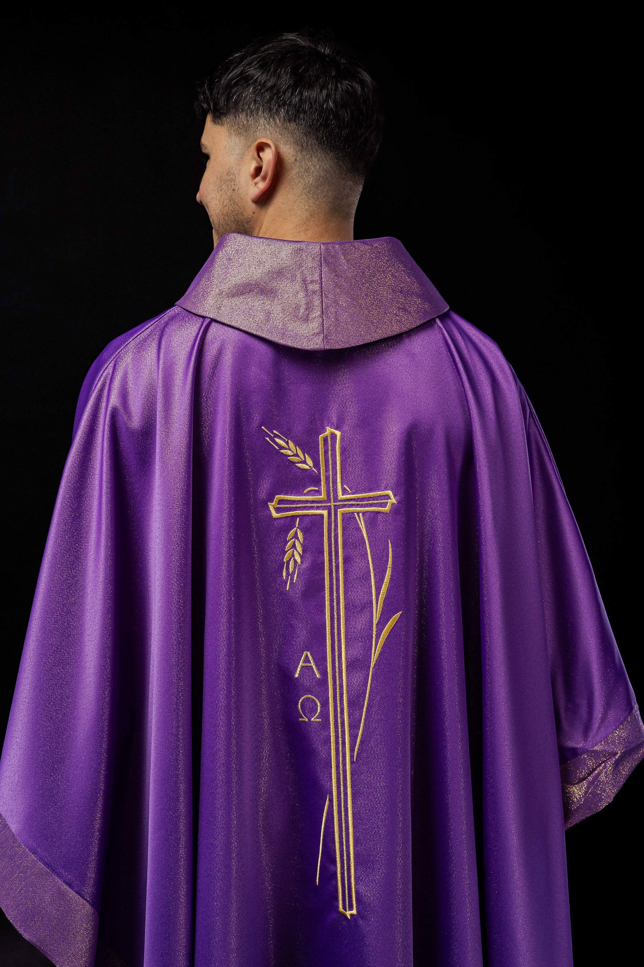 Chasuble with cross and ear motif in purple color