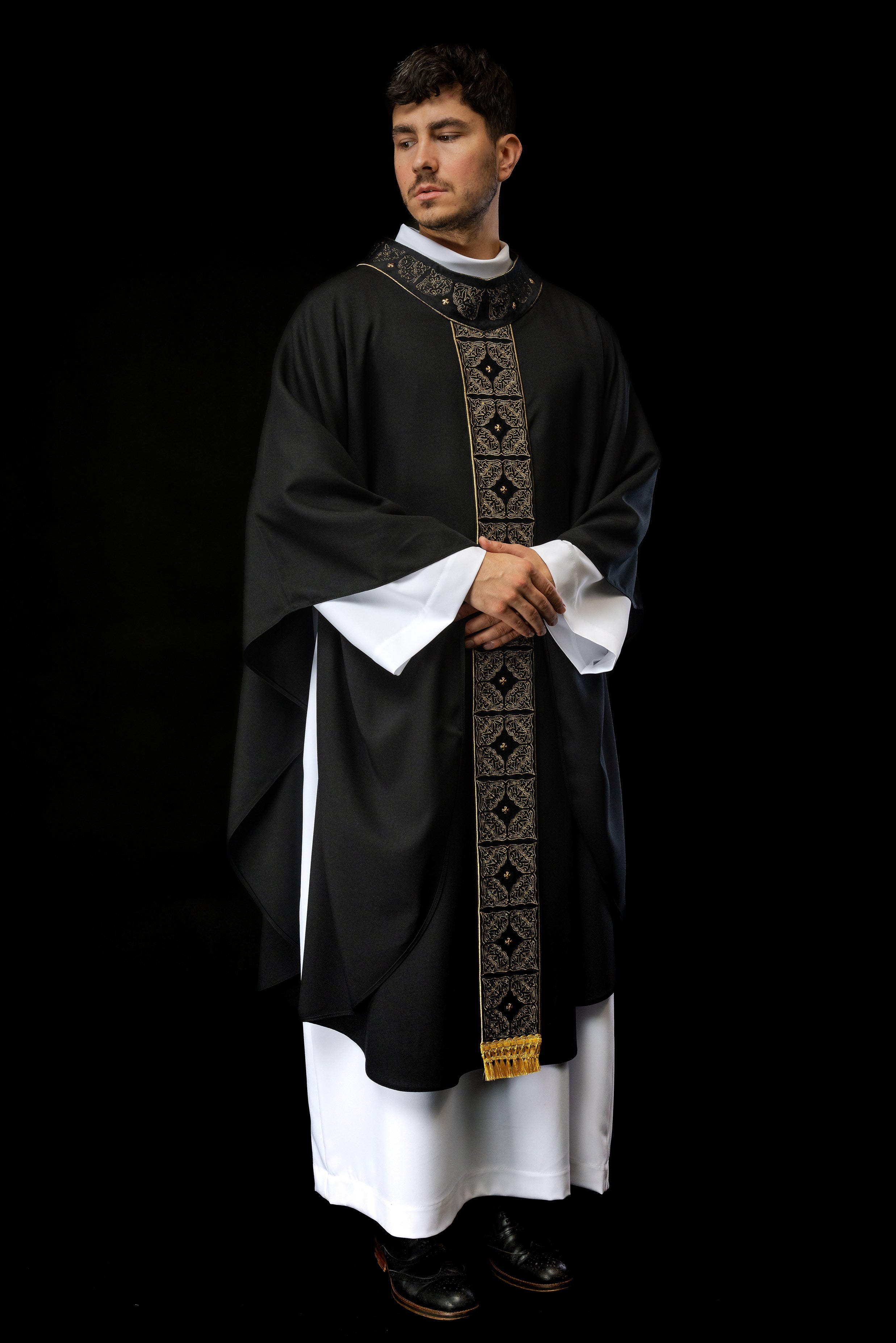 Funeral chasuble made of black velvet texture - HAFTINAUSA.COM