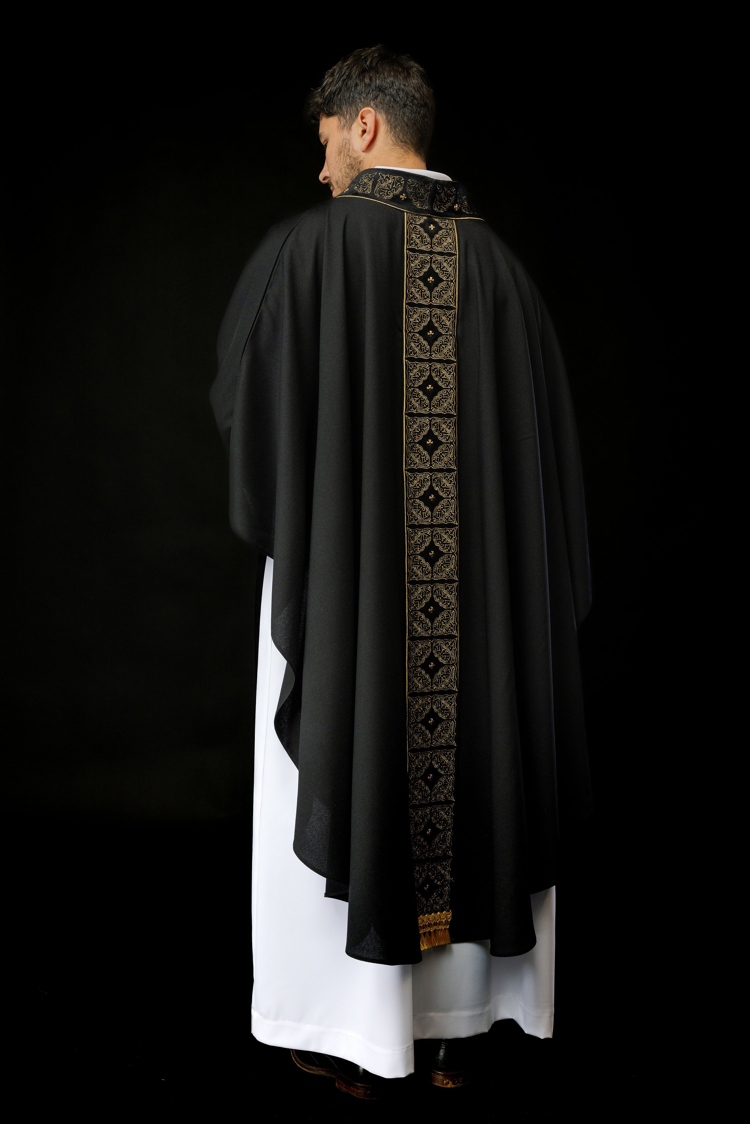 Funeral chasuble made of black velvet texture - HAFTINAUSA.COM