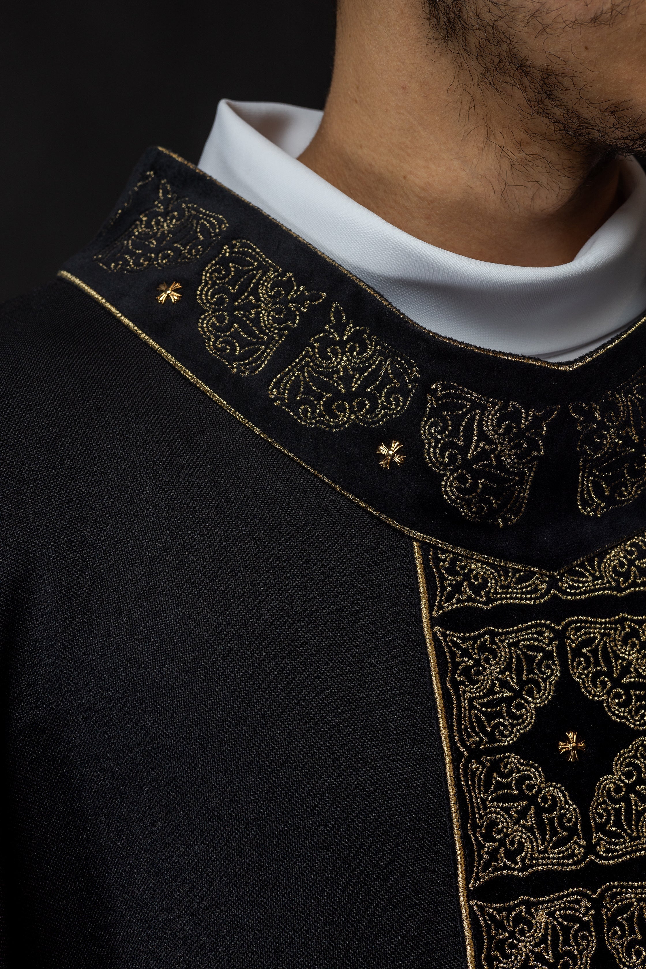 Funeral chasuble made of black velvet texture - HAFTINAUSA.COM