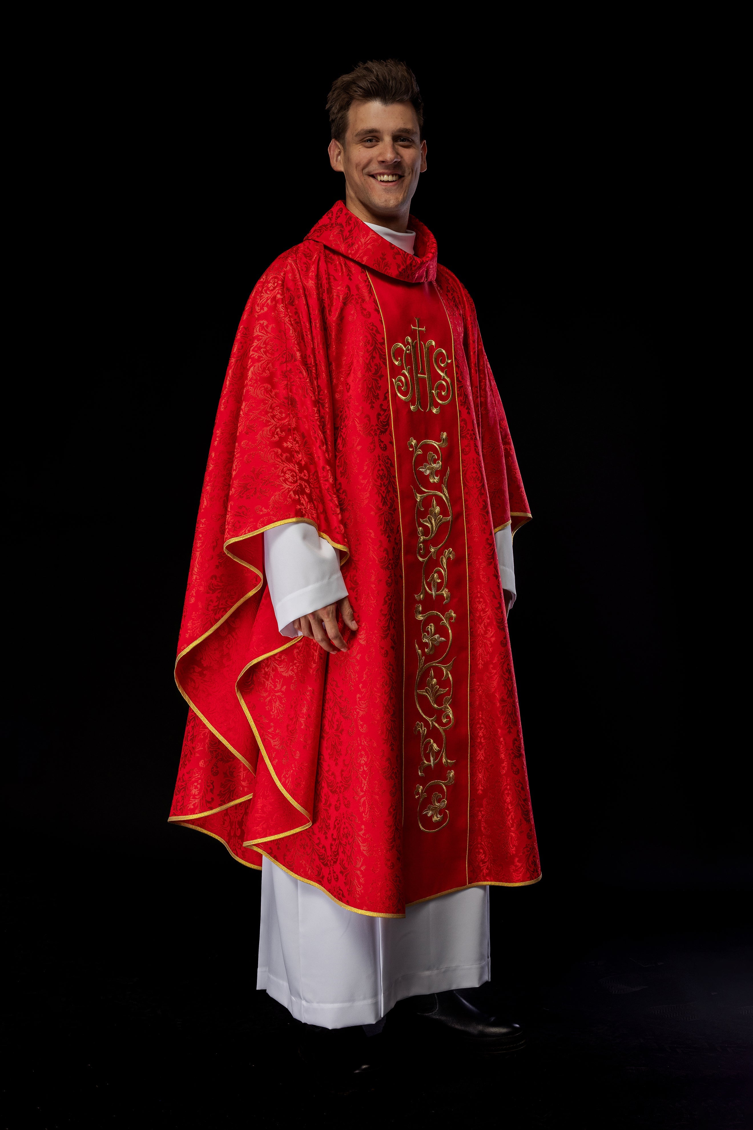 Red chasuble with JHS motif made of decorative texture