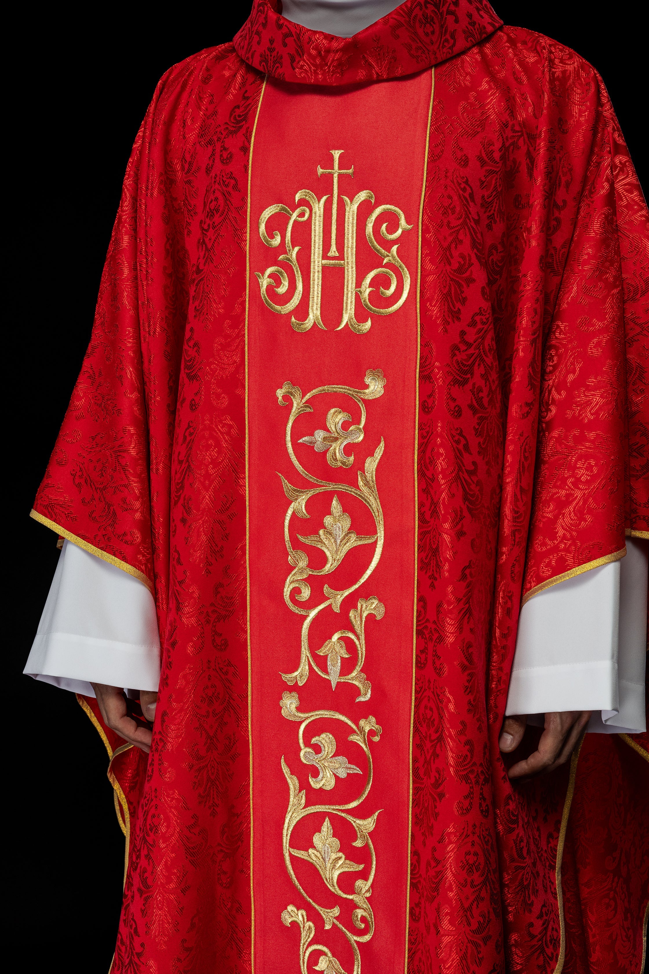 Red chasuble with JHS motif made of decorative texture