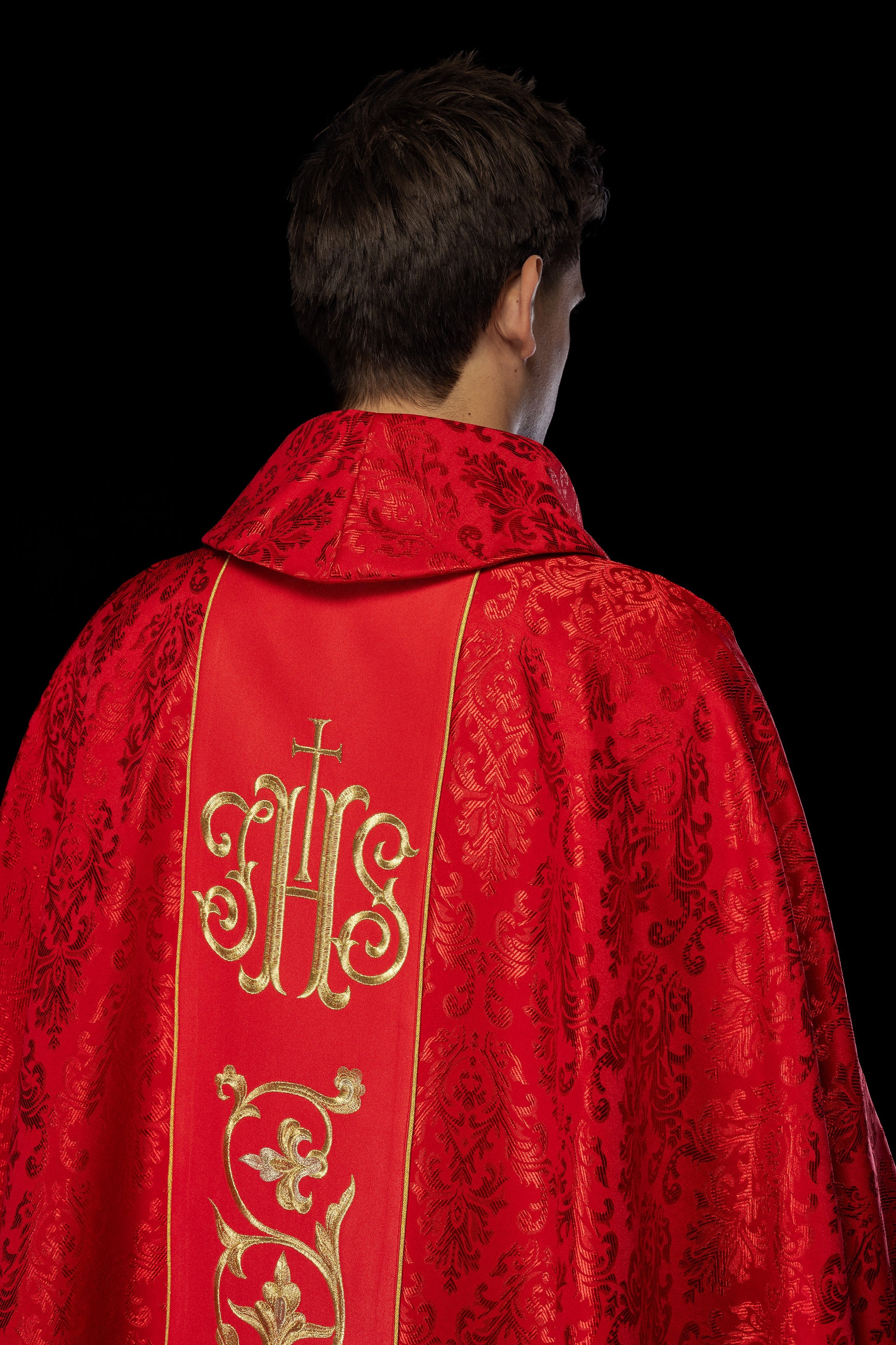 Red chasuble with JHS motif made of decorative texture