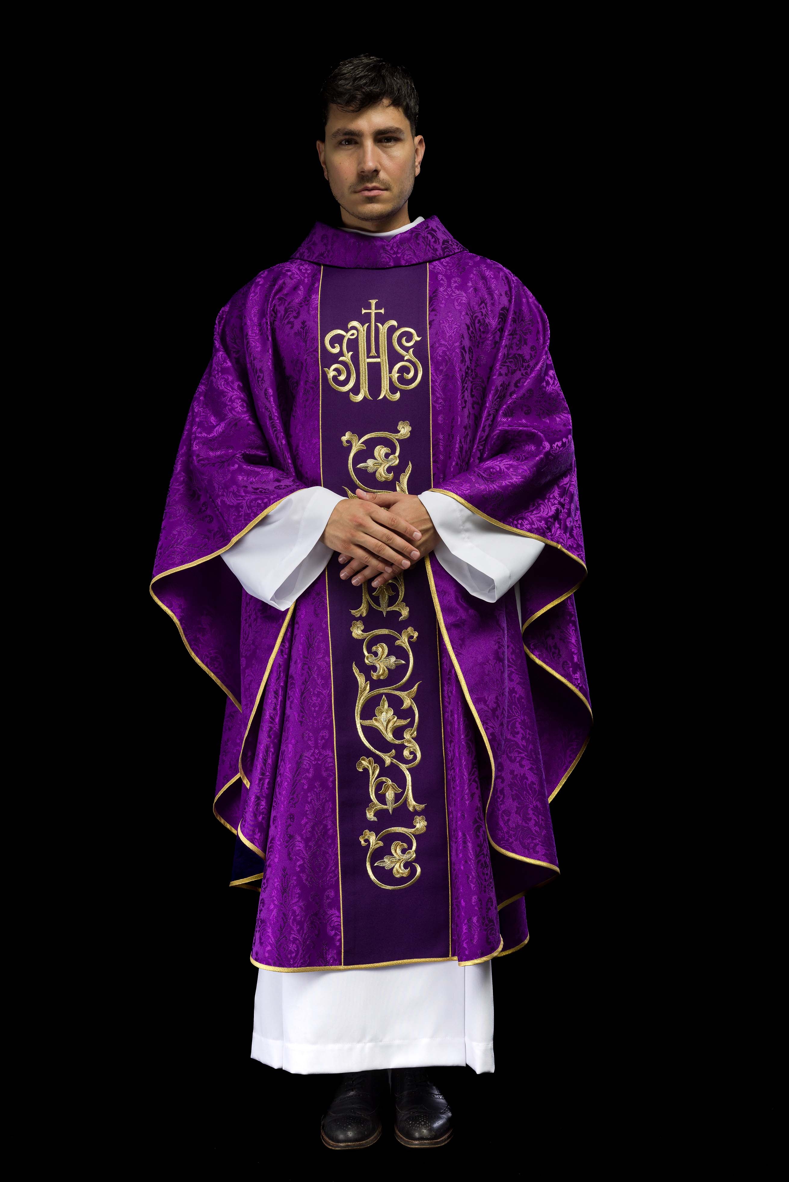 Purple chasuble made of jacquard texture with classic JHS motif