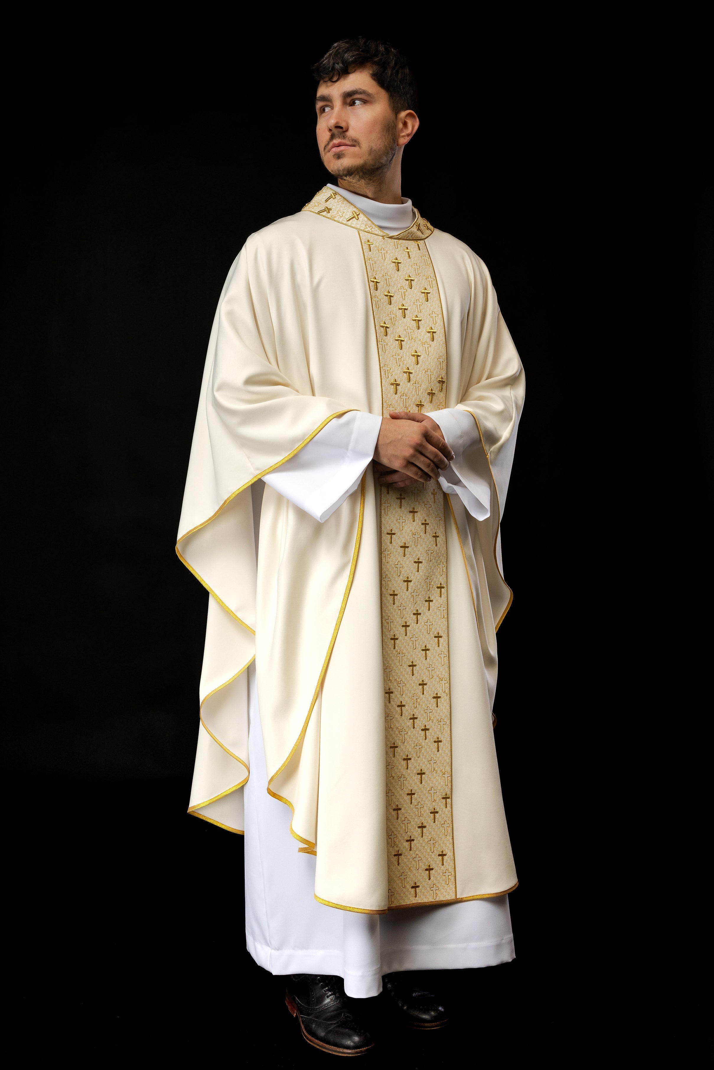 Cream liturgical chasuble with small gold crosses embroidery - HAFTINAUSA.COM