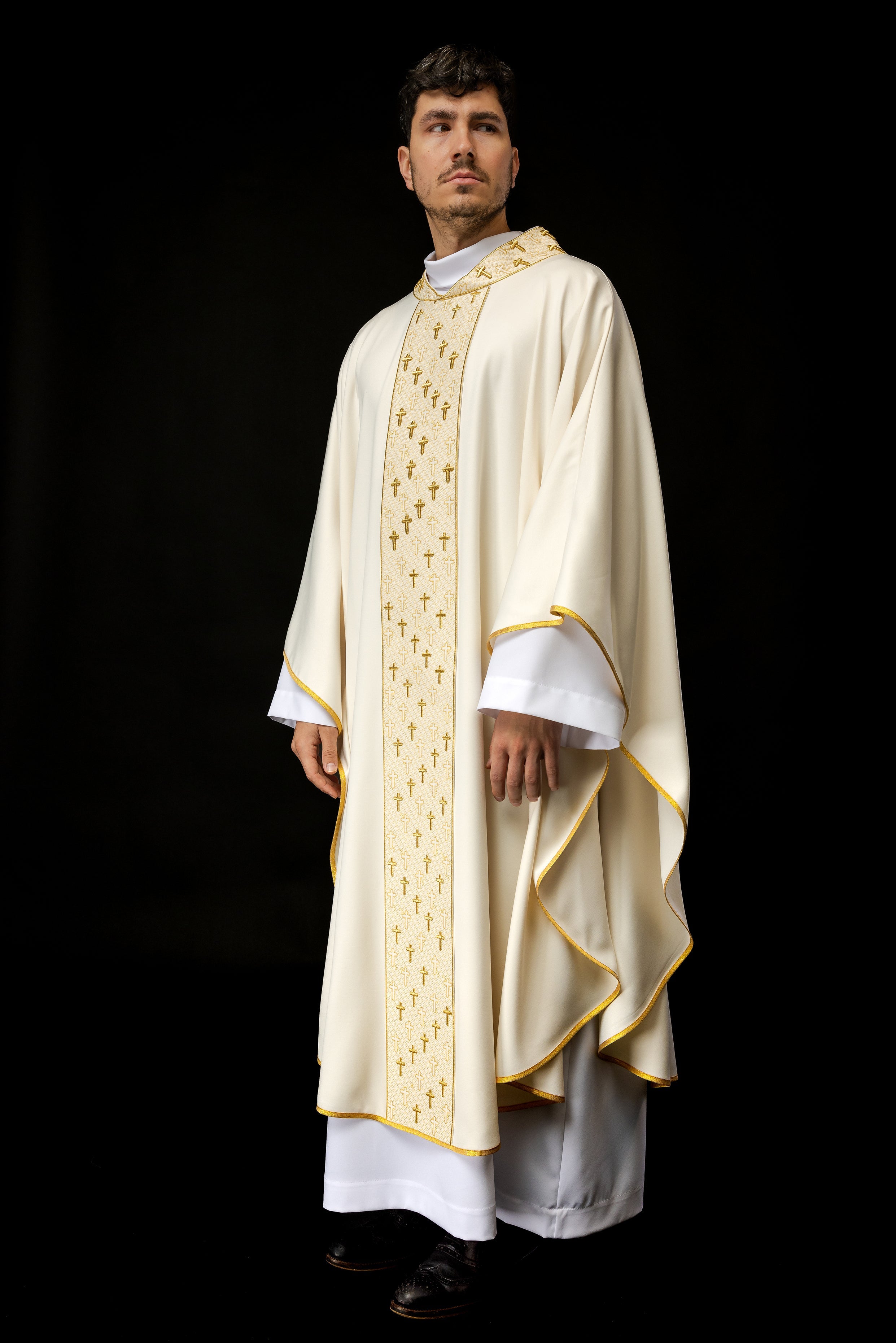 Cream liturgical chasuble with small gold crosses embroidery - HAFTINAUSA.COM