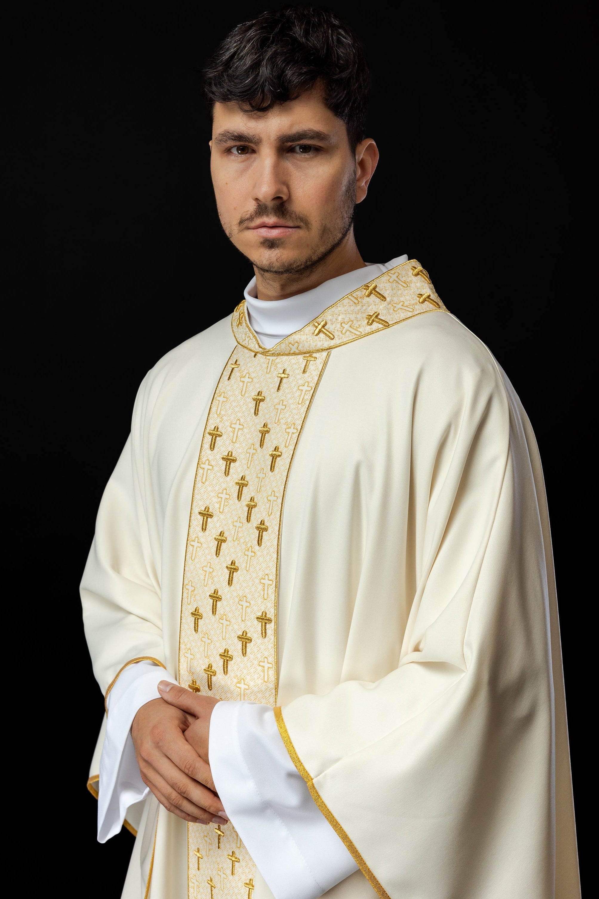 Cream liturgical chasuble with small gold crosses embroidery - HAFTINAUSA.COM