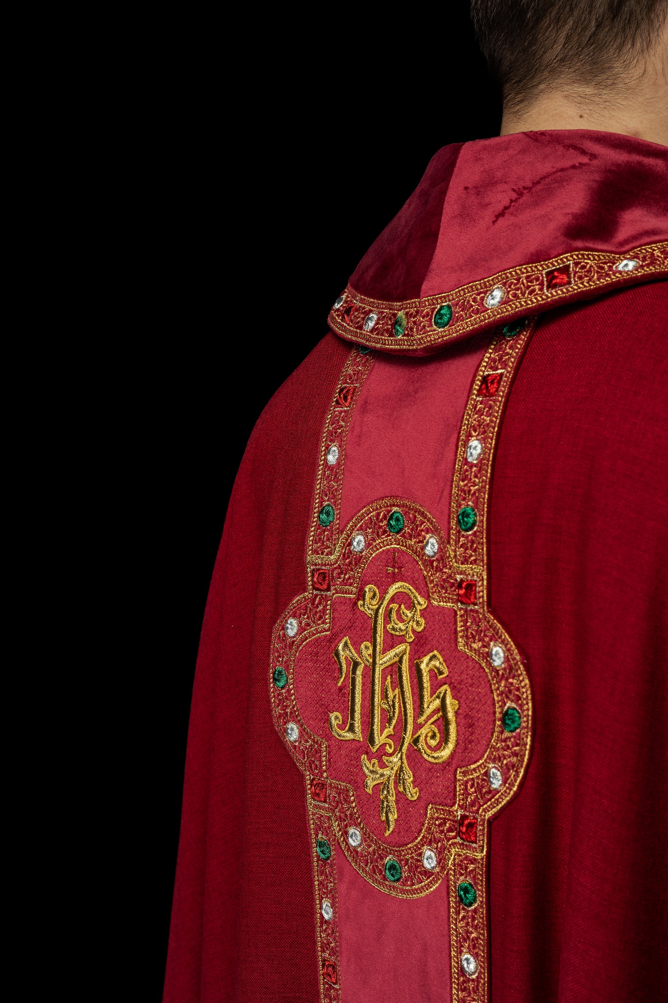 Chasuble with richly embroidered belt and piping around IHS collar embroidery in red - HAFTINAUSA.COM