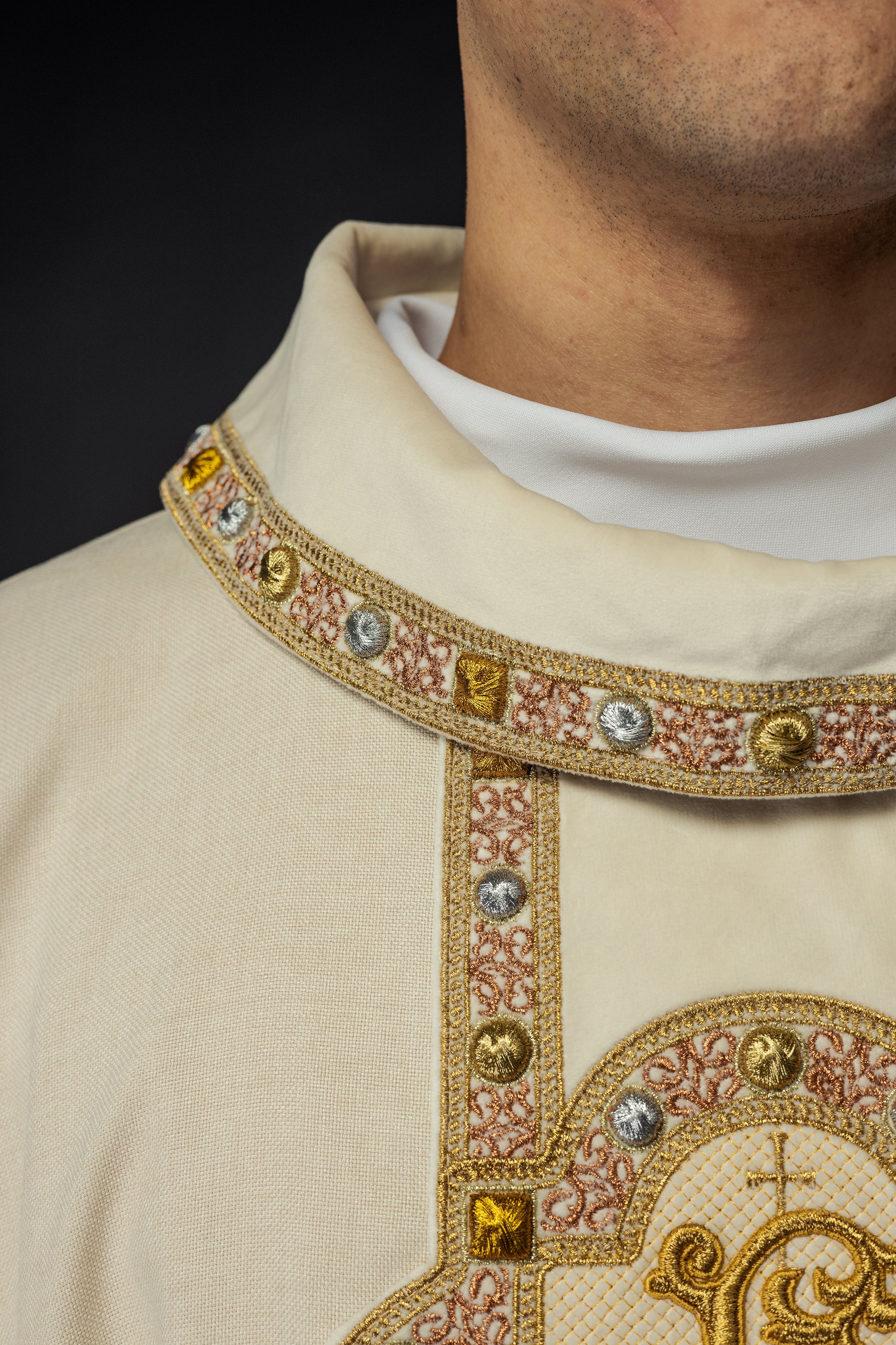 Chasuble with richly embroidered belt and piping around the IHS I collar embroidery in ecru