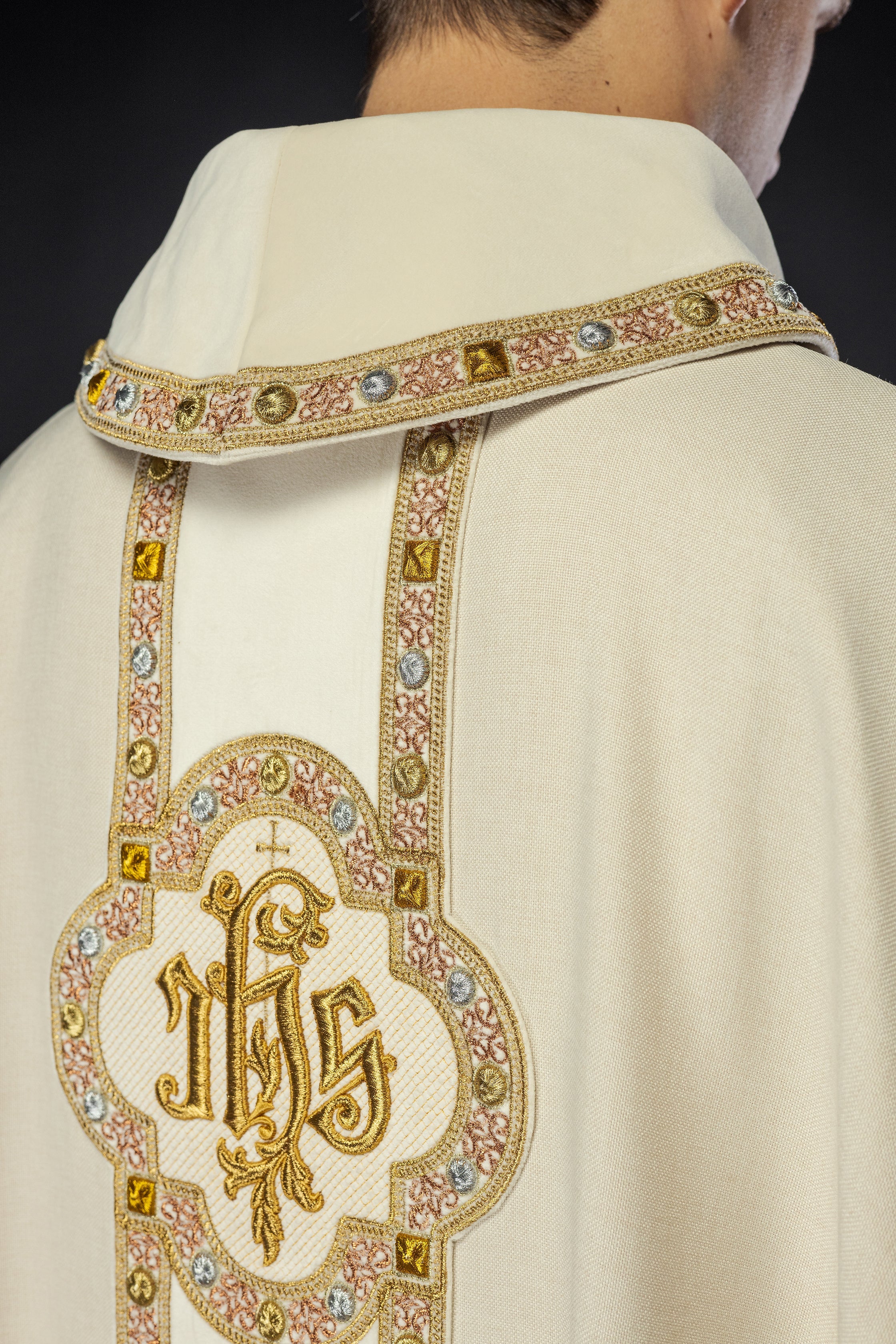 Chasuble with richly embroidered belt and piping around the IHS I collar embroidery in ecru