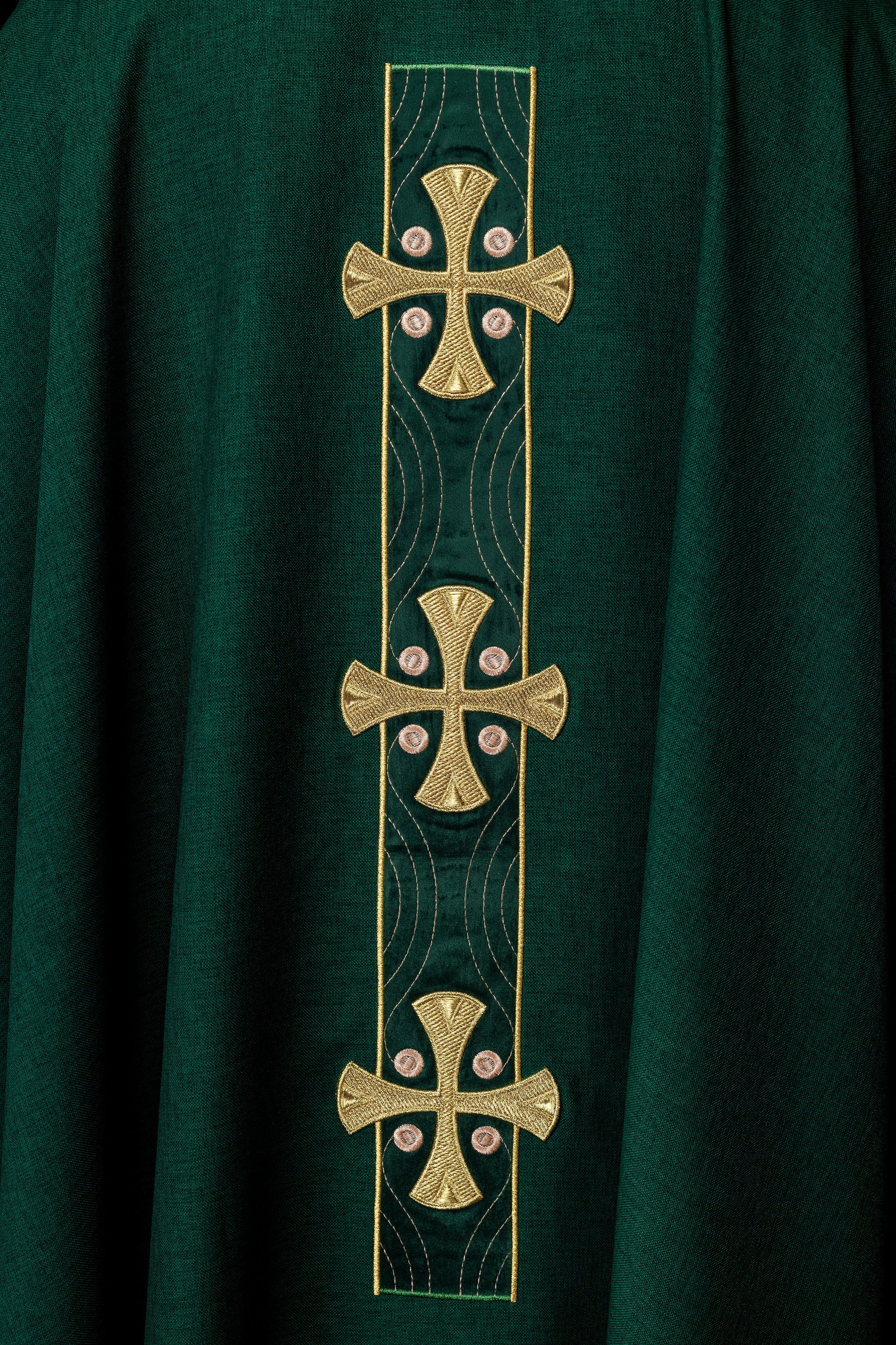 Chasuble with embroidered gold crosses and piping on the collar in green