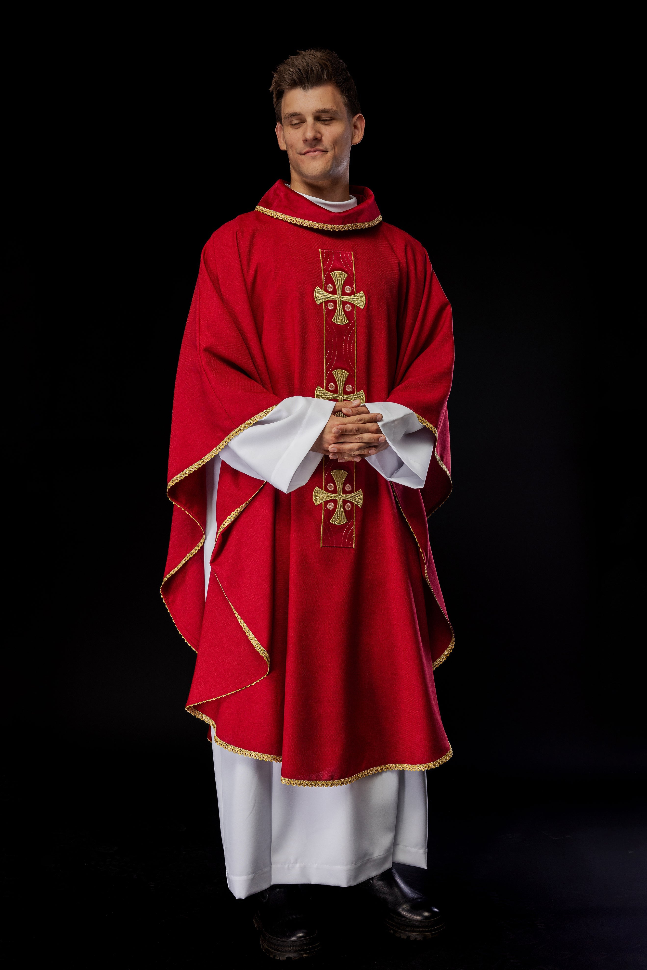 Chasuble with embroidered gold crosses and piping on the collar in red