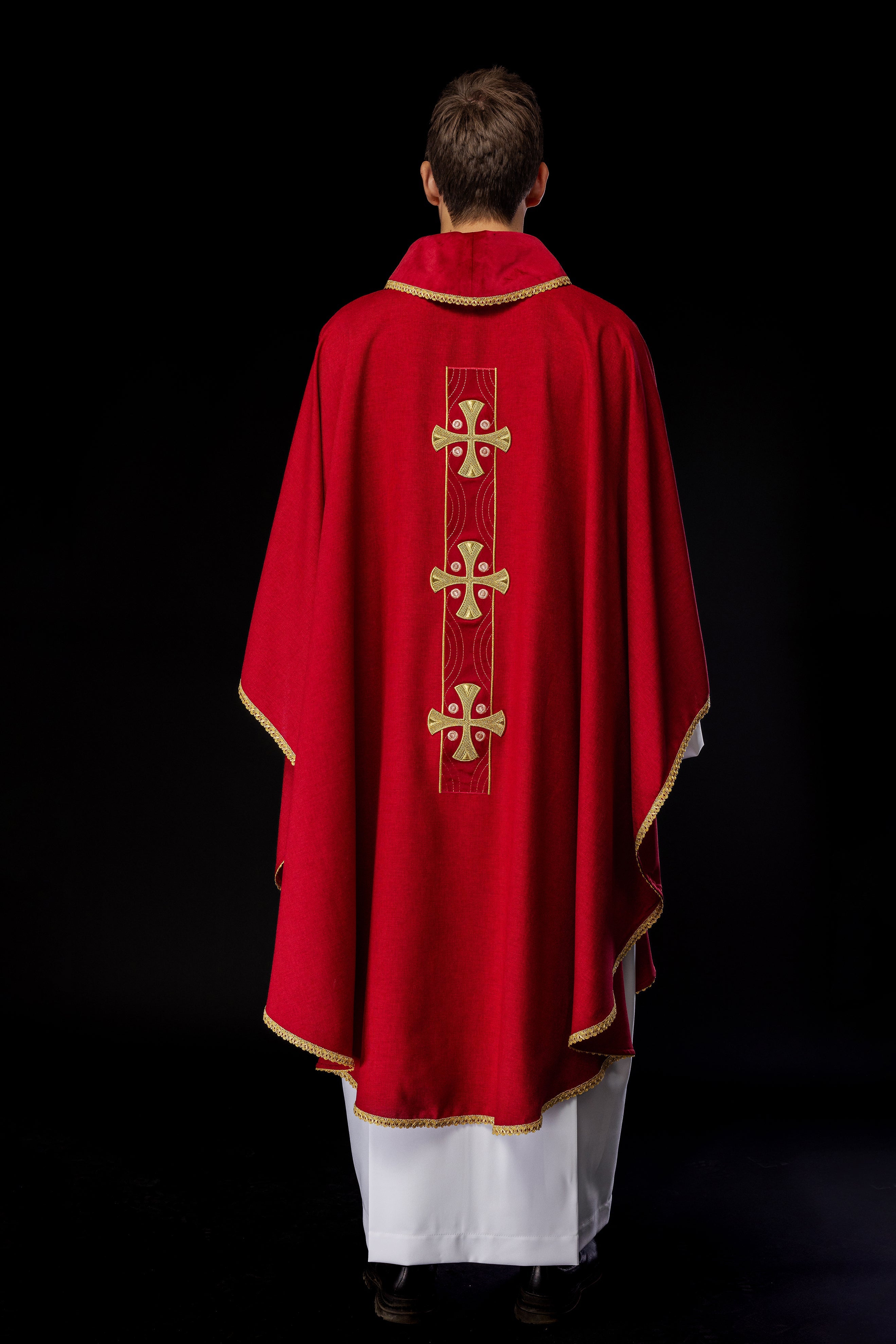 Chasuble with embroidered gold crosses and piping on the collar in red