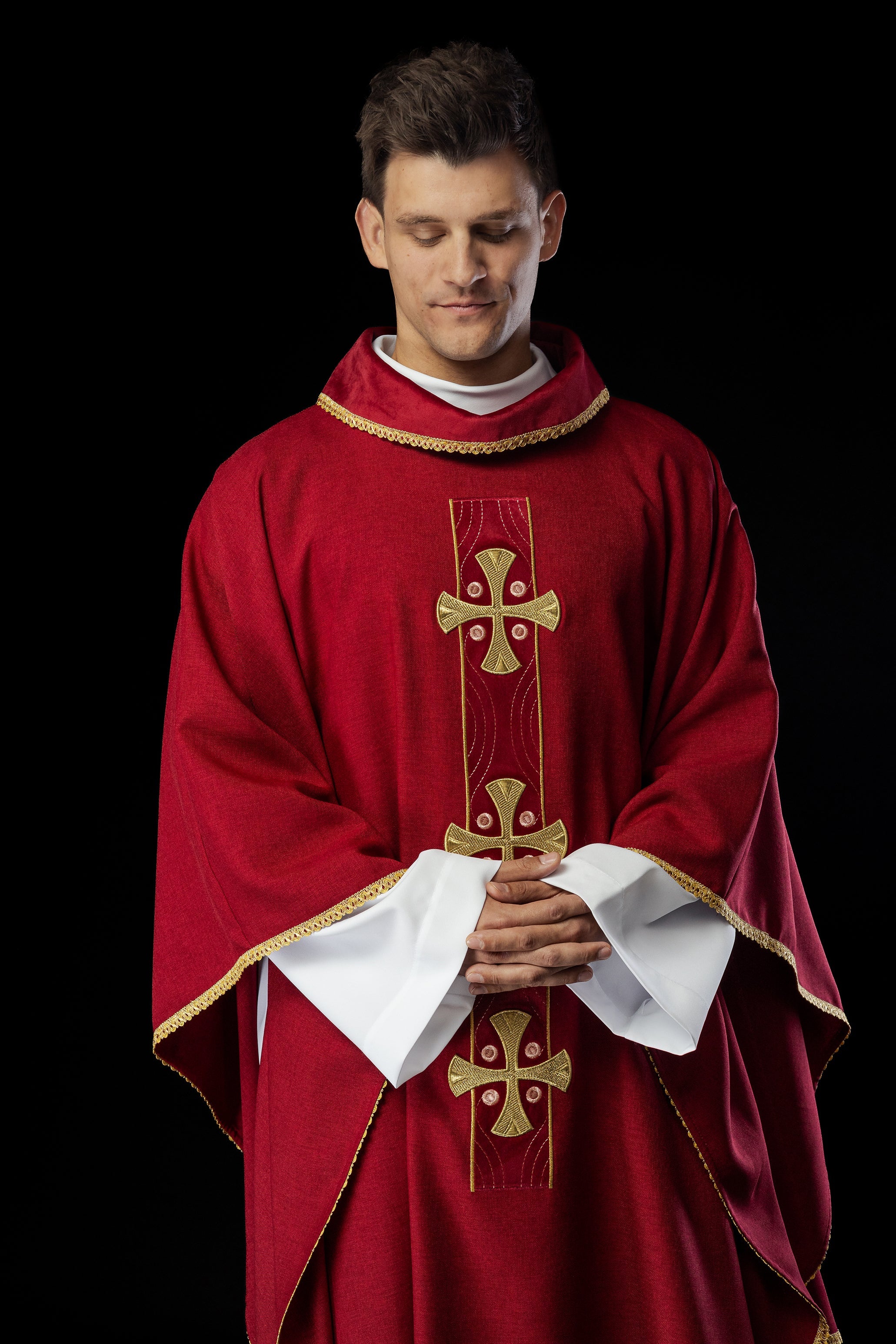 Chasuble with embroidered gold crosses and piping on the collar in red