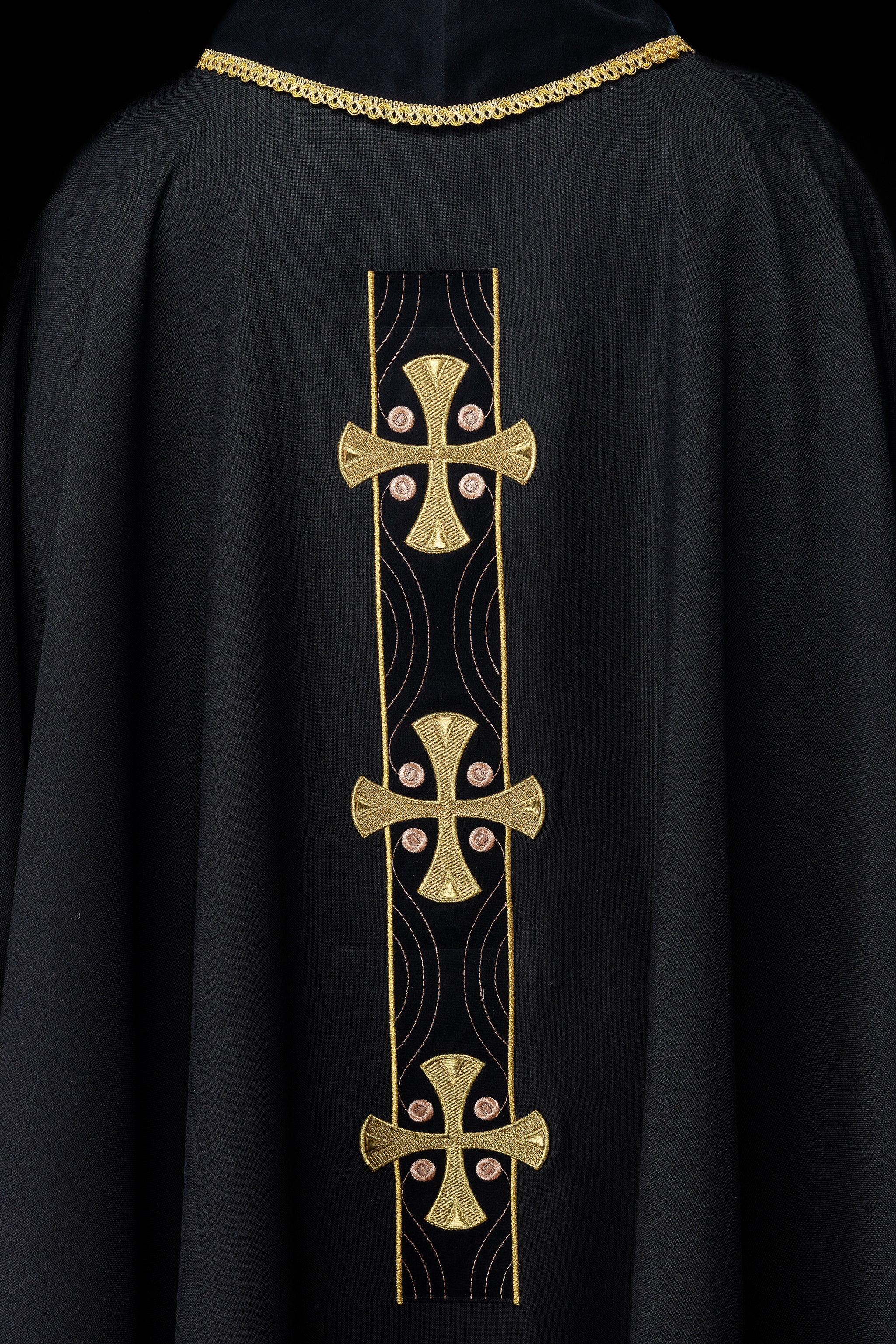 Chasuble with embroidered gold crosses and piping on the collar in black