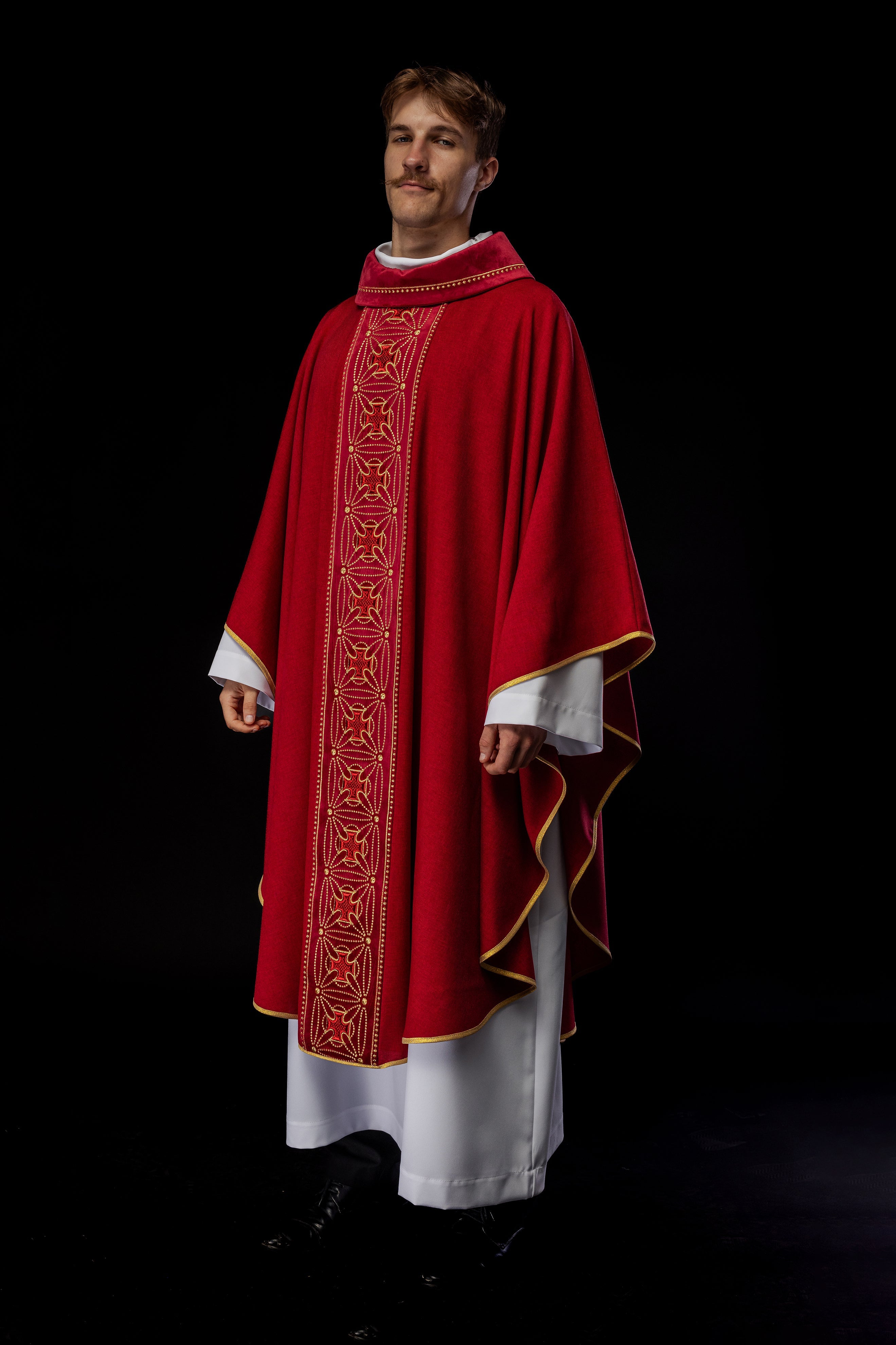 Liturgical chasuble with richly decorated belt with crosses in red color