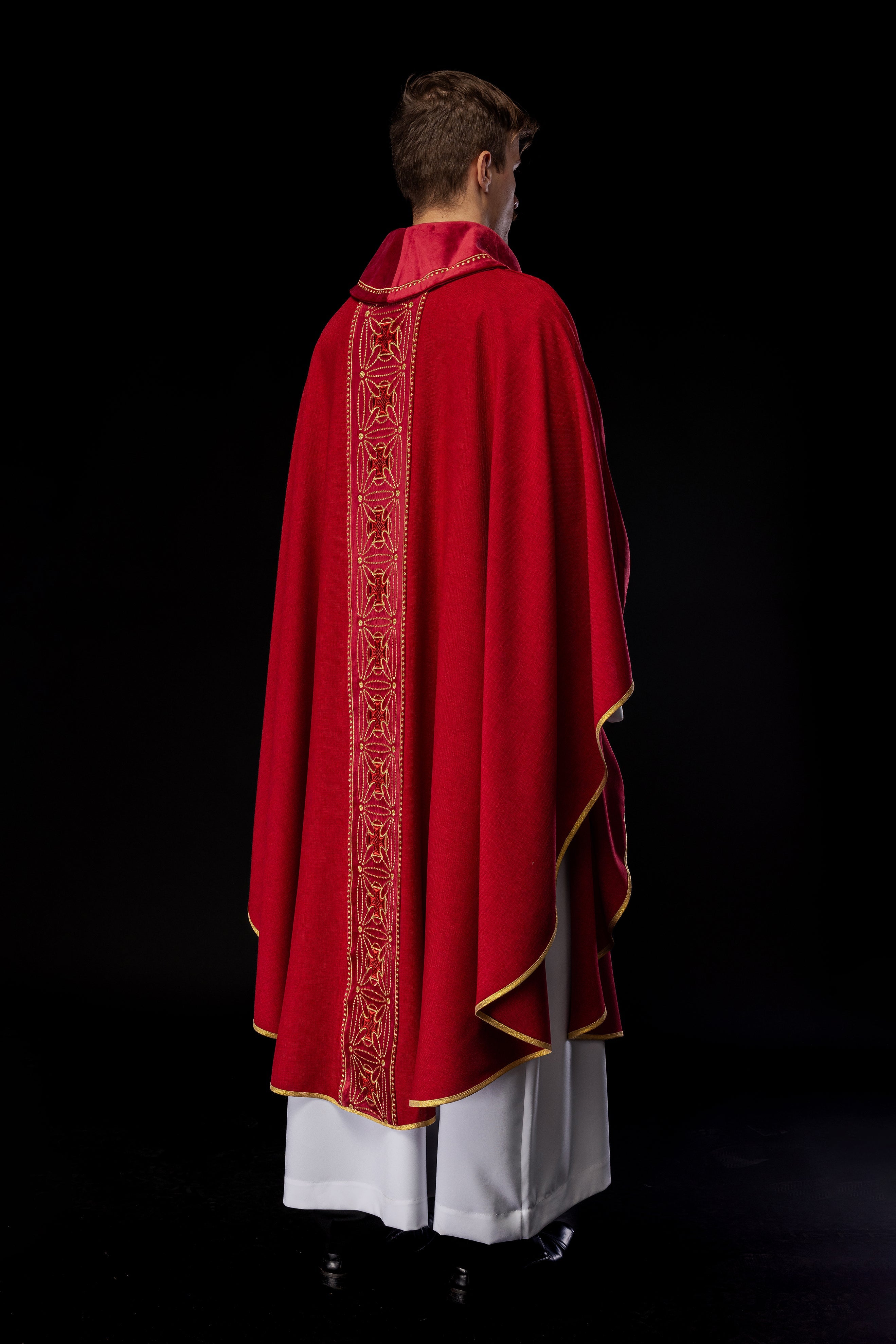 Liturgical chasuble with richly decorated belt with crosses in red color