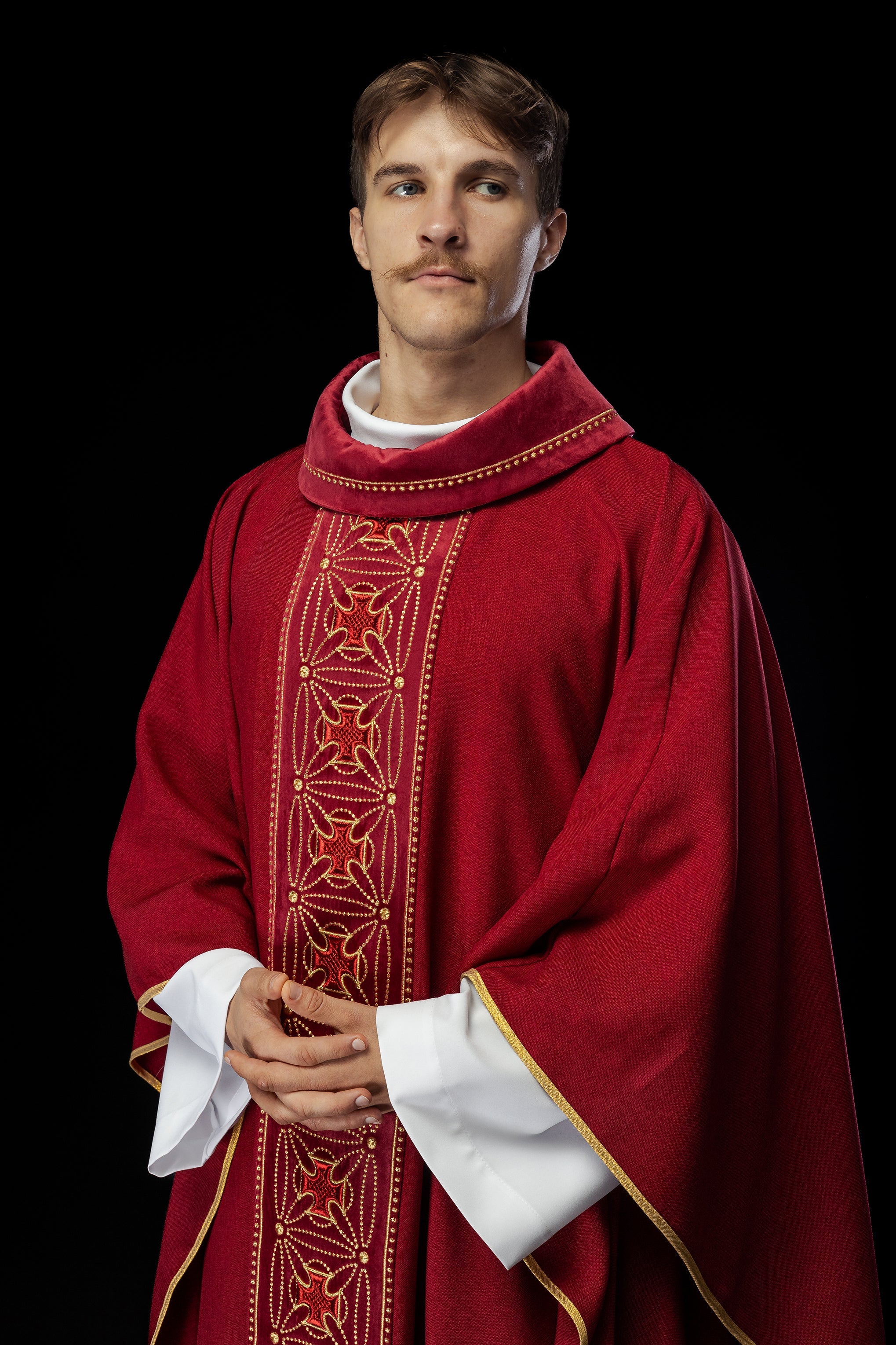 Liturgical chasuble with richly decorated belt with crosses in red color