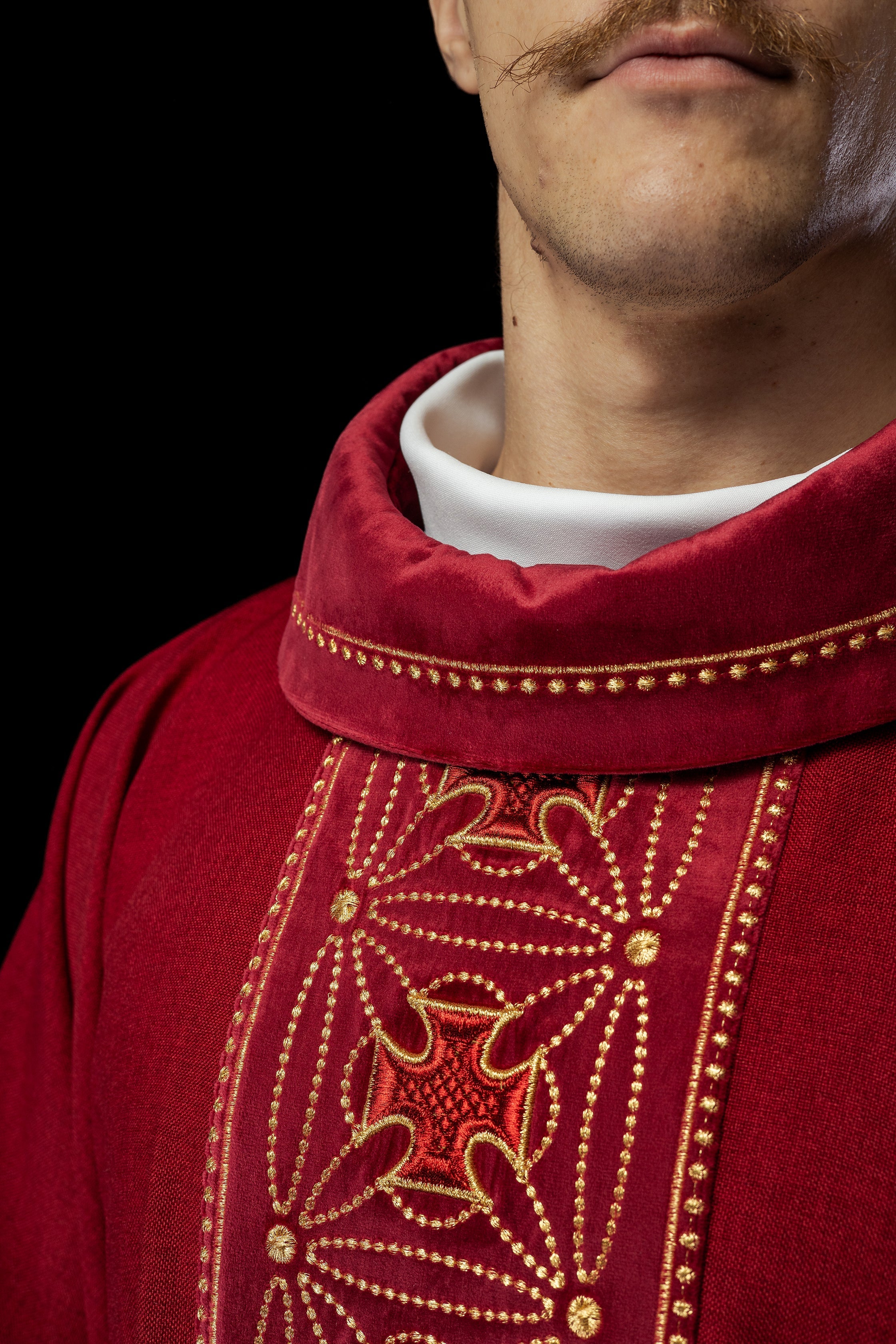 Liturgical chasuble with richly decorated belt with crosses in red color - HAFTINAUSA.COM