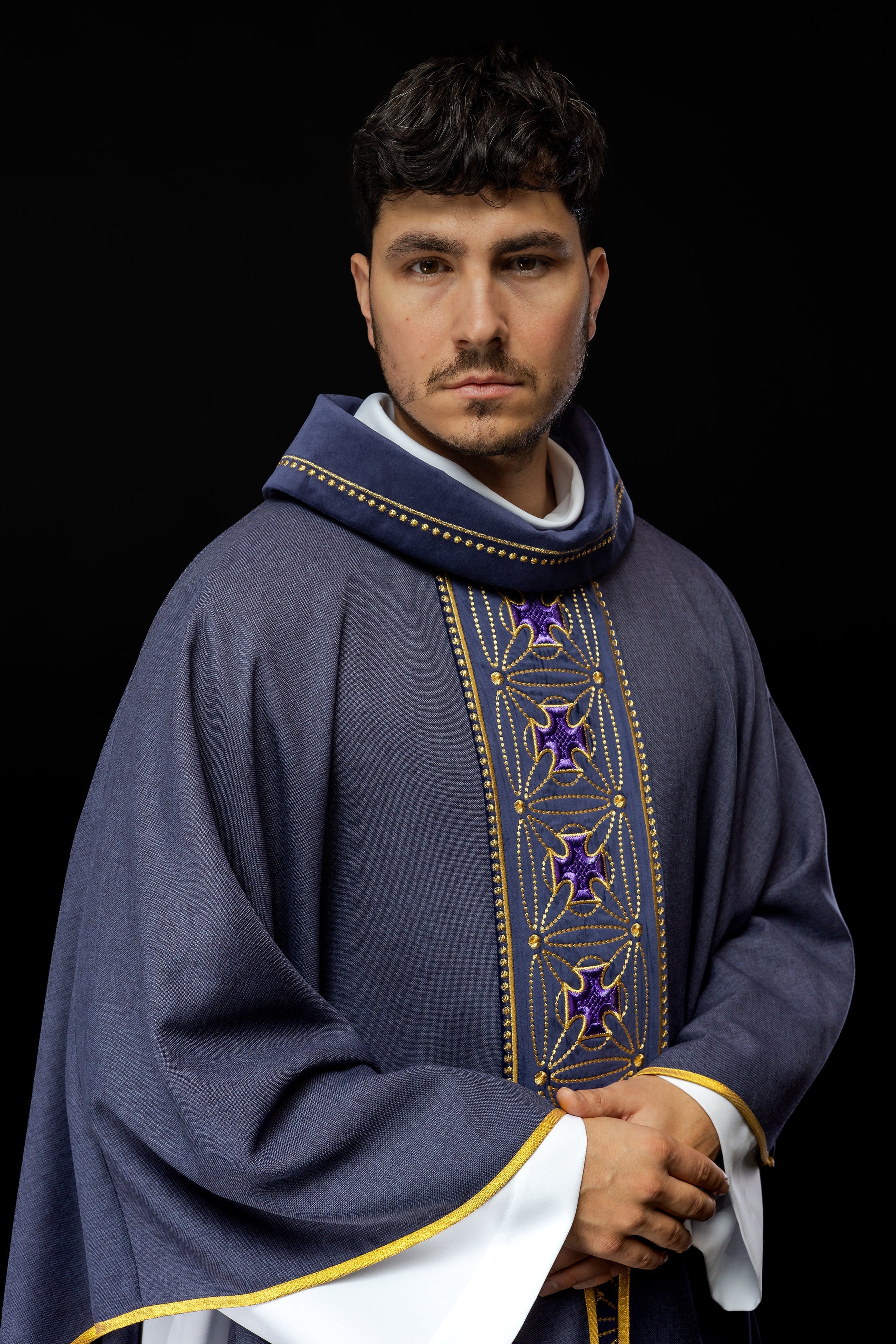 Purple priest chasuble made of natural texture with embroidered collar - HAFTINAUSA.COM