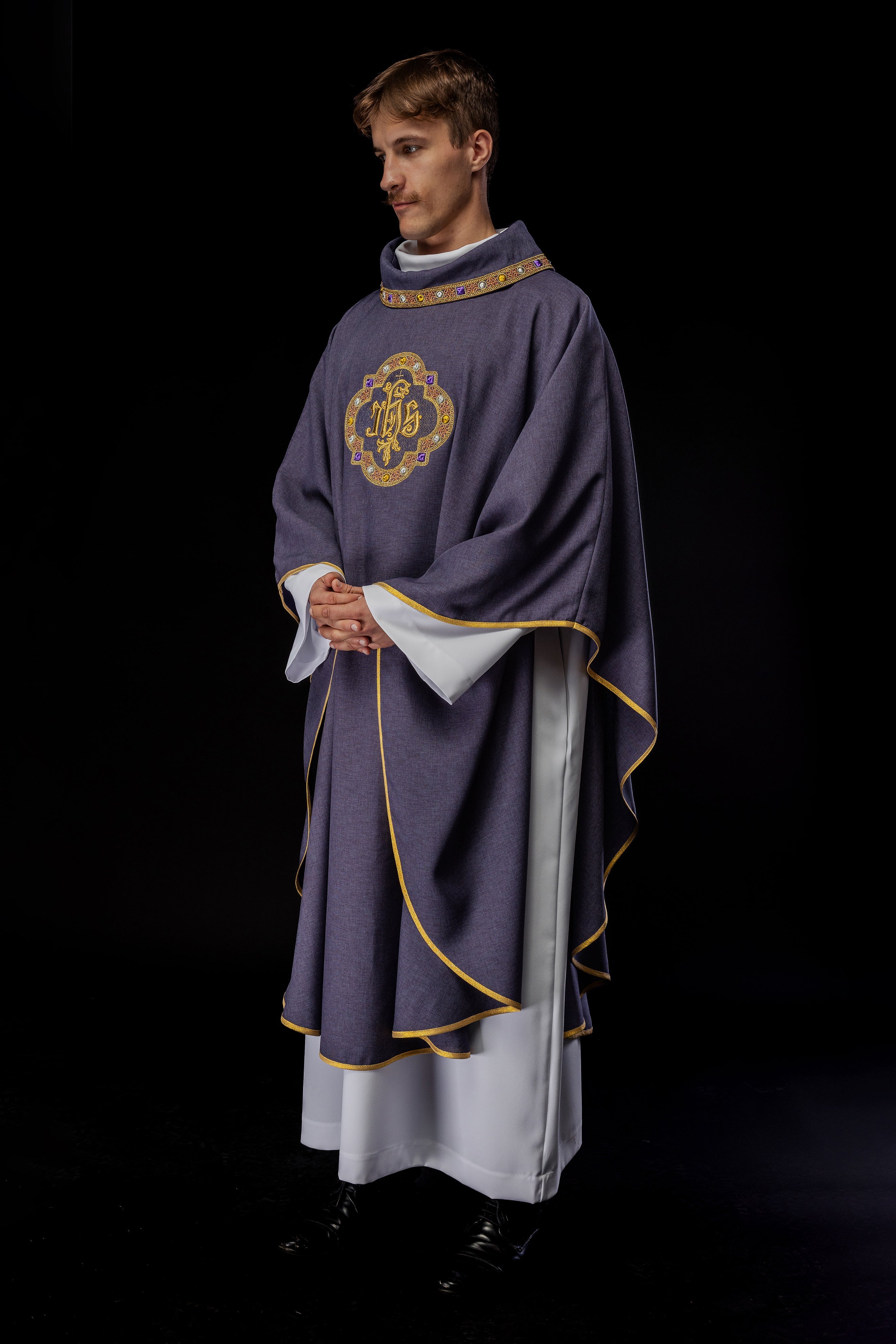 Chasuble IHS embroidered collar in purple