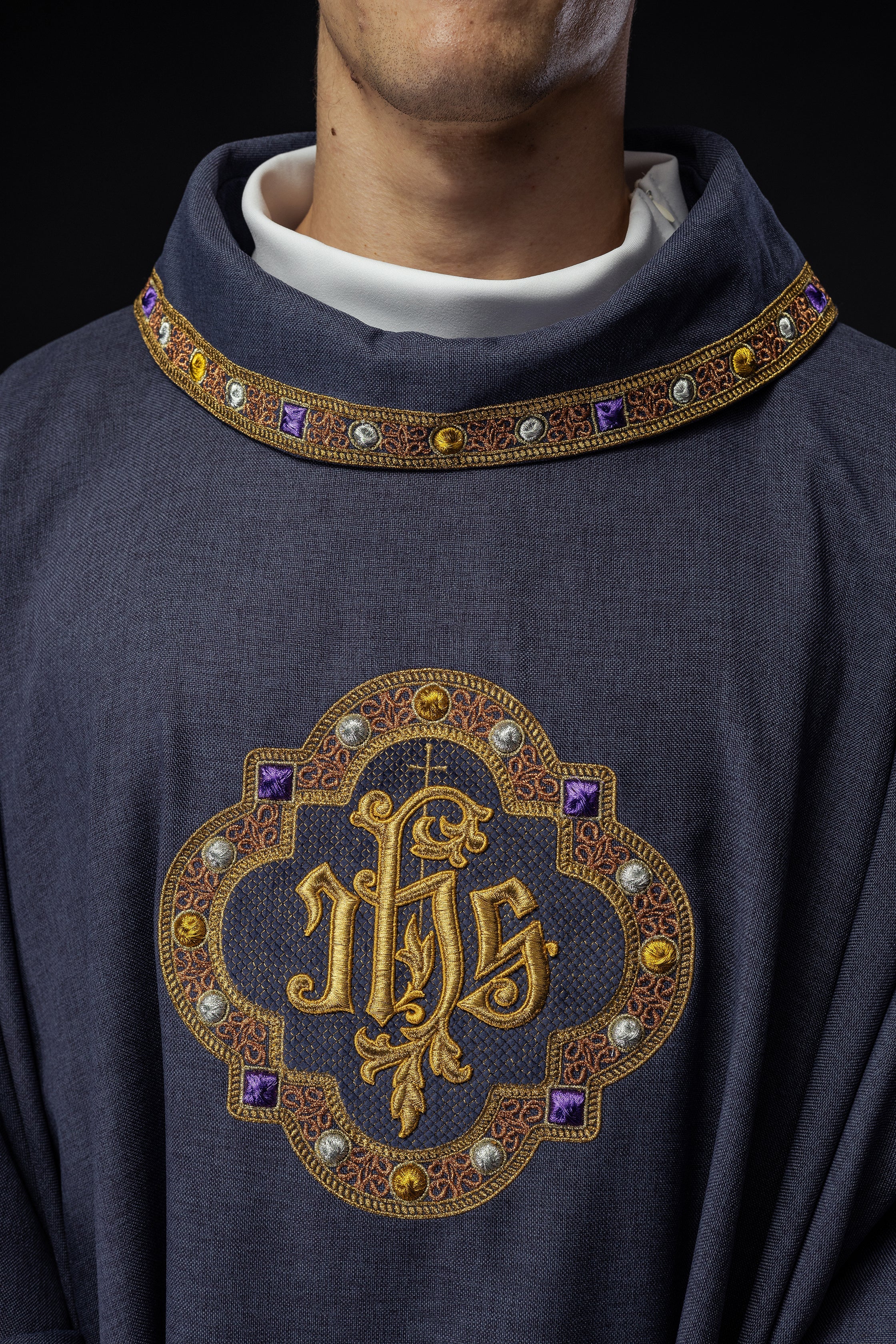 Chasuble IHS embroidered collar in purple